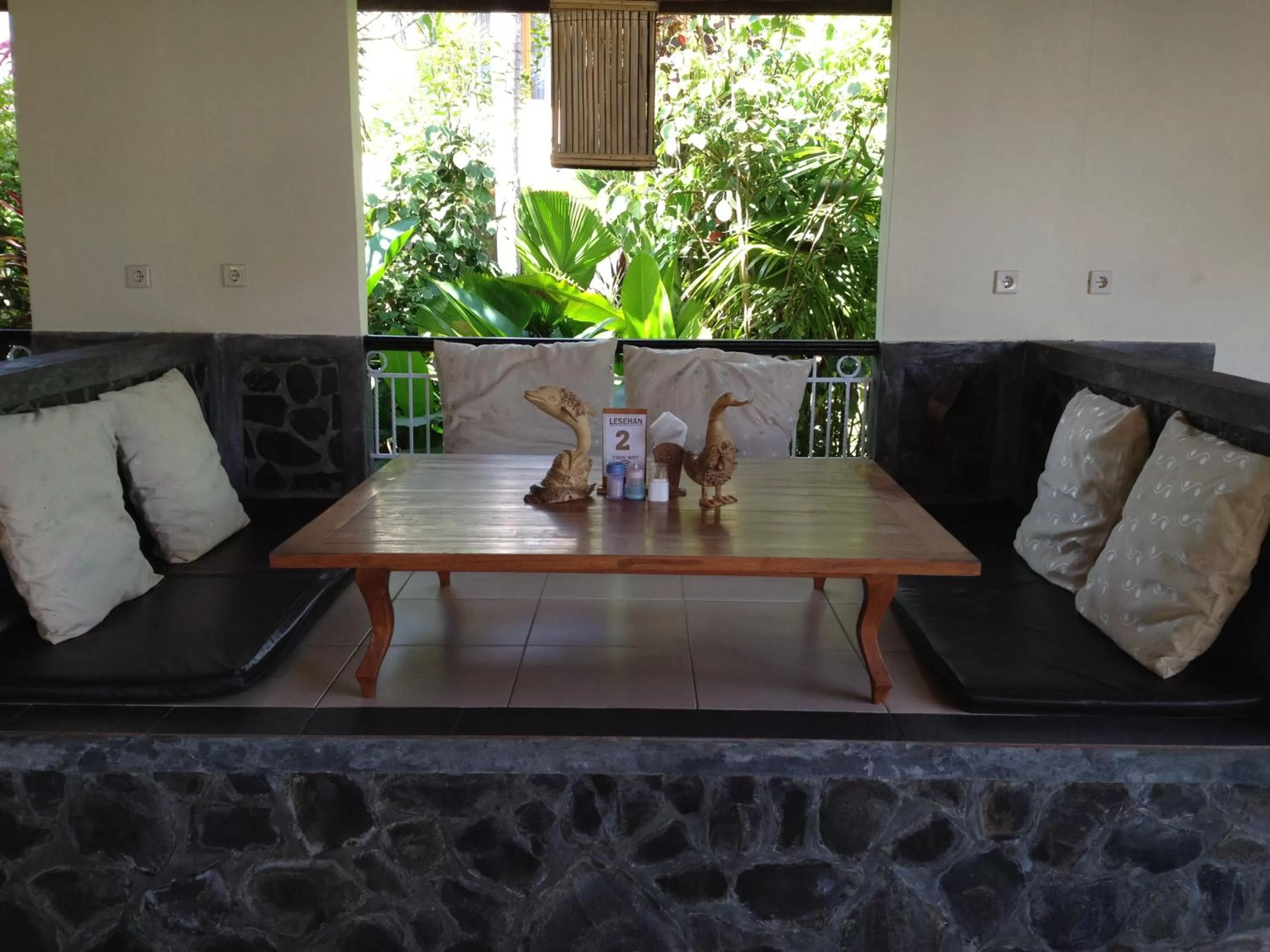 Restaurant/places to eat, Seating Area in Astina Hotel