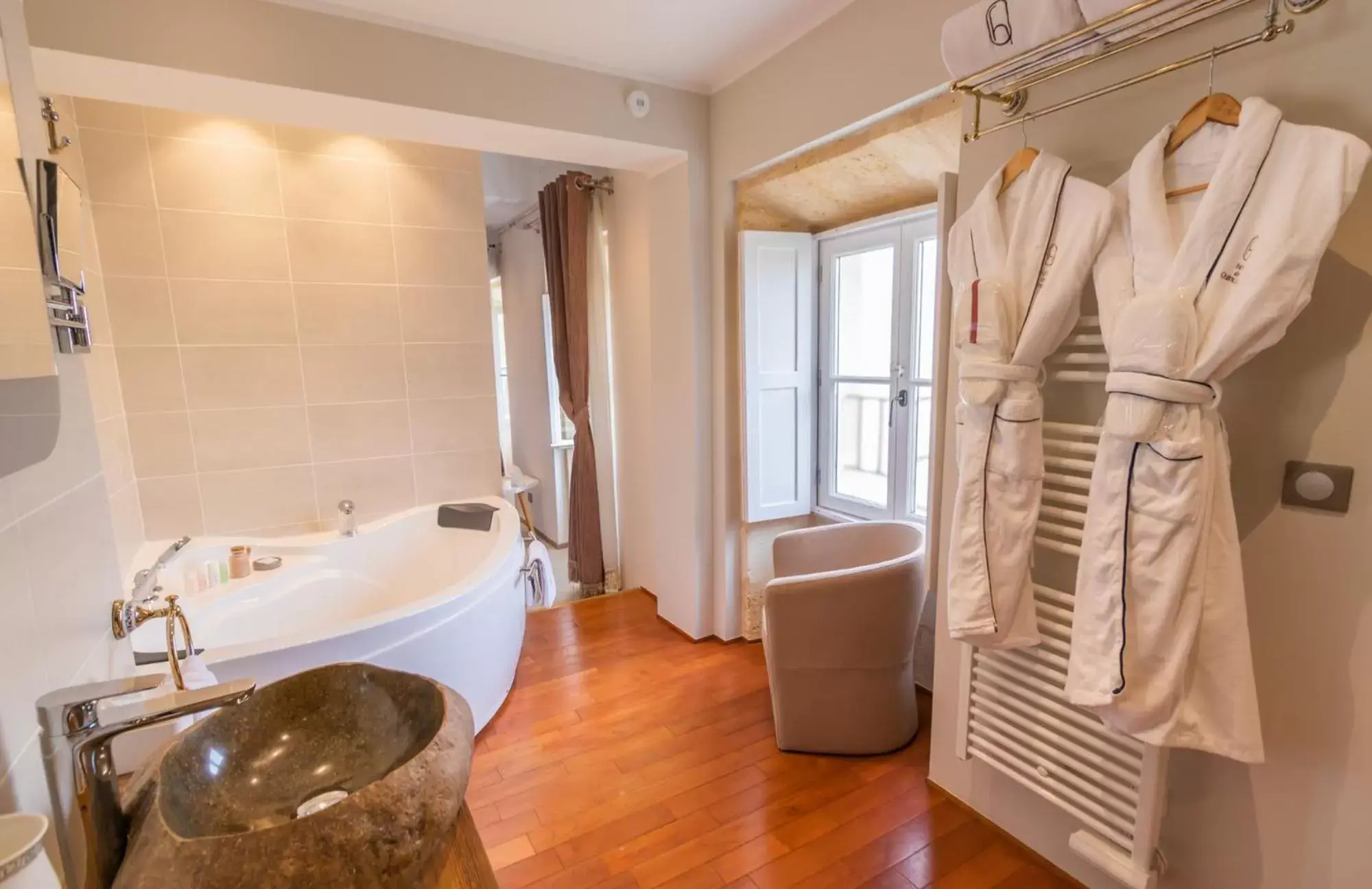 Twin Room with Garden View in Hotel des Quinconces Bordeaux Centre Twin Room with Garden View in Hotel des Quinconces Bordeaux Centre