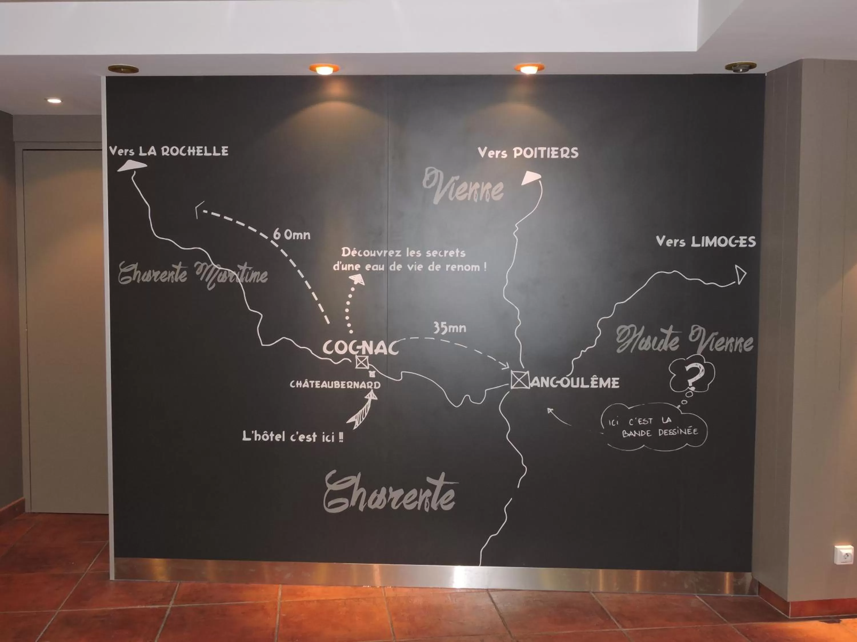 Lounge or bar in Ibis Styles Cognac