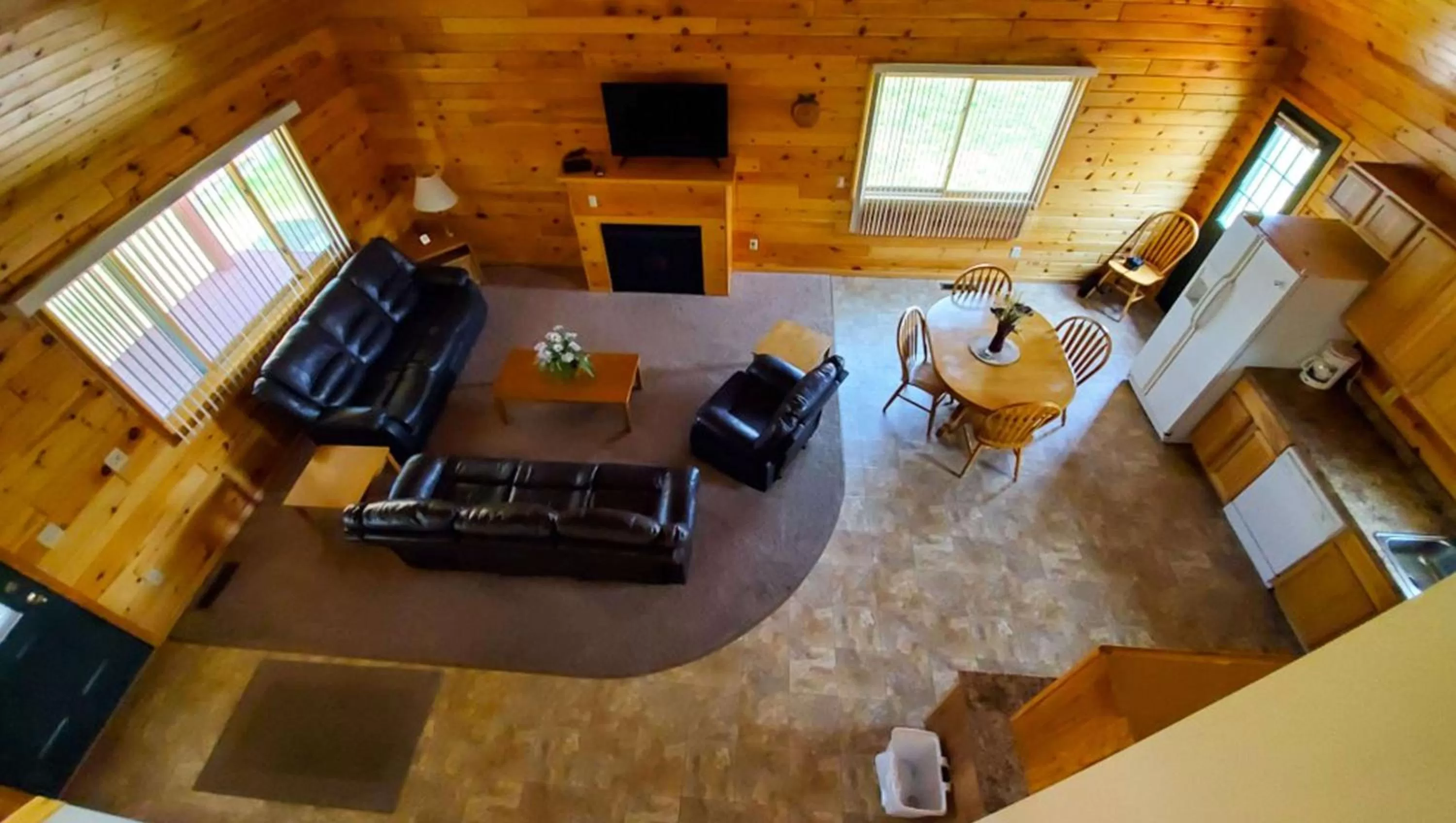 Photo of the whole room in Jasper Ridge Inn Ishpeming