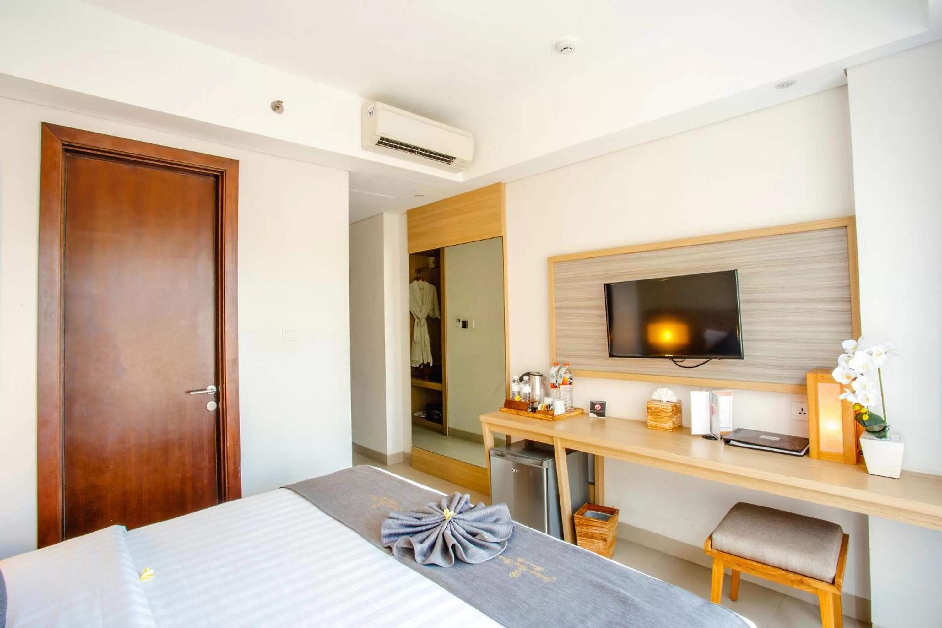 Bed in Jimbaran Bay Beach Resort and Spa by Prabhu