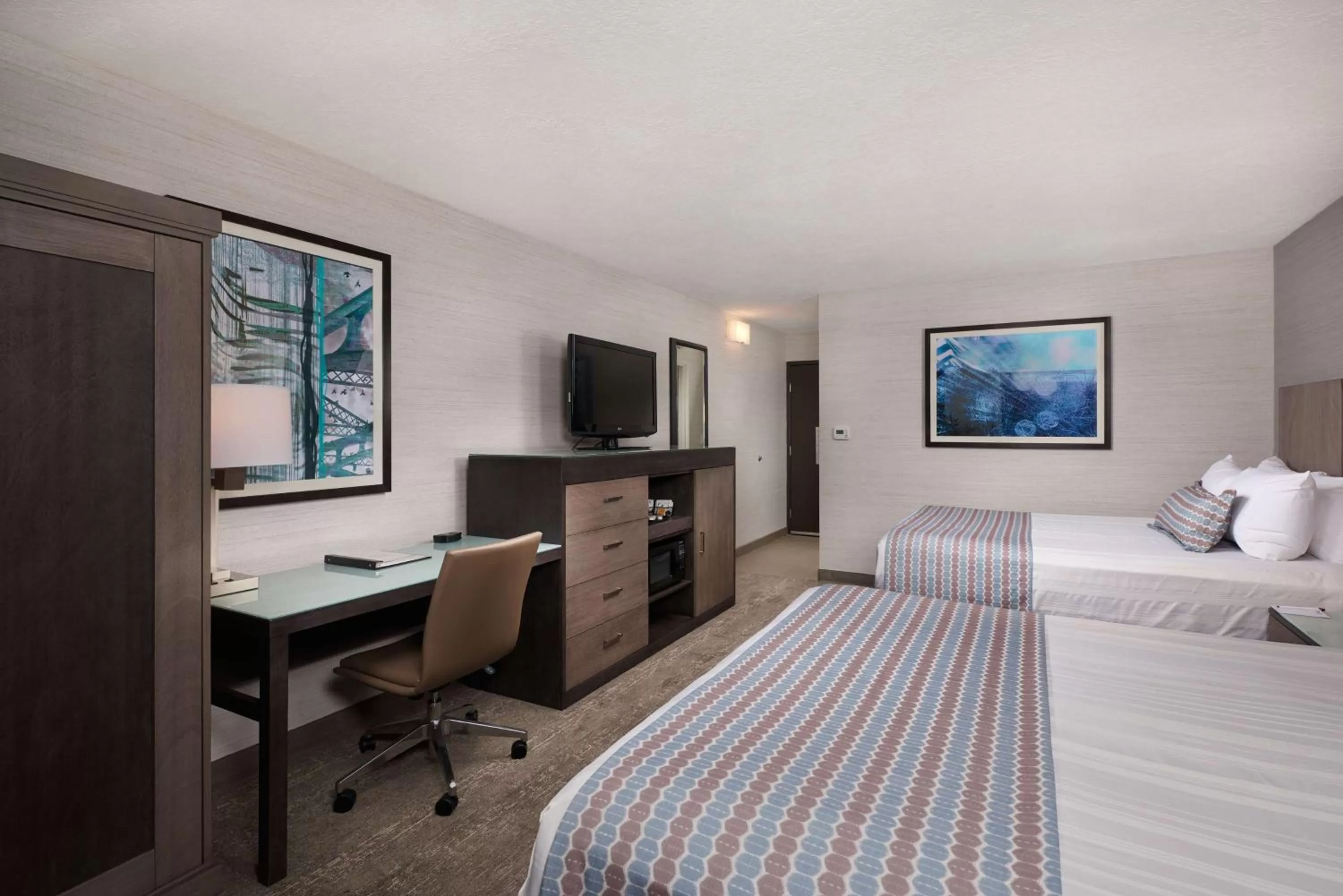 Photo of the whole room, Bed in Best Western Plus Agate Beach Inn