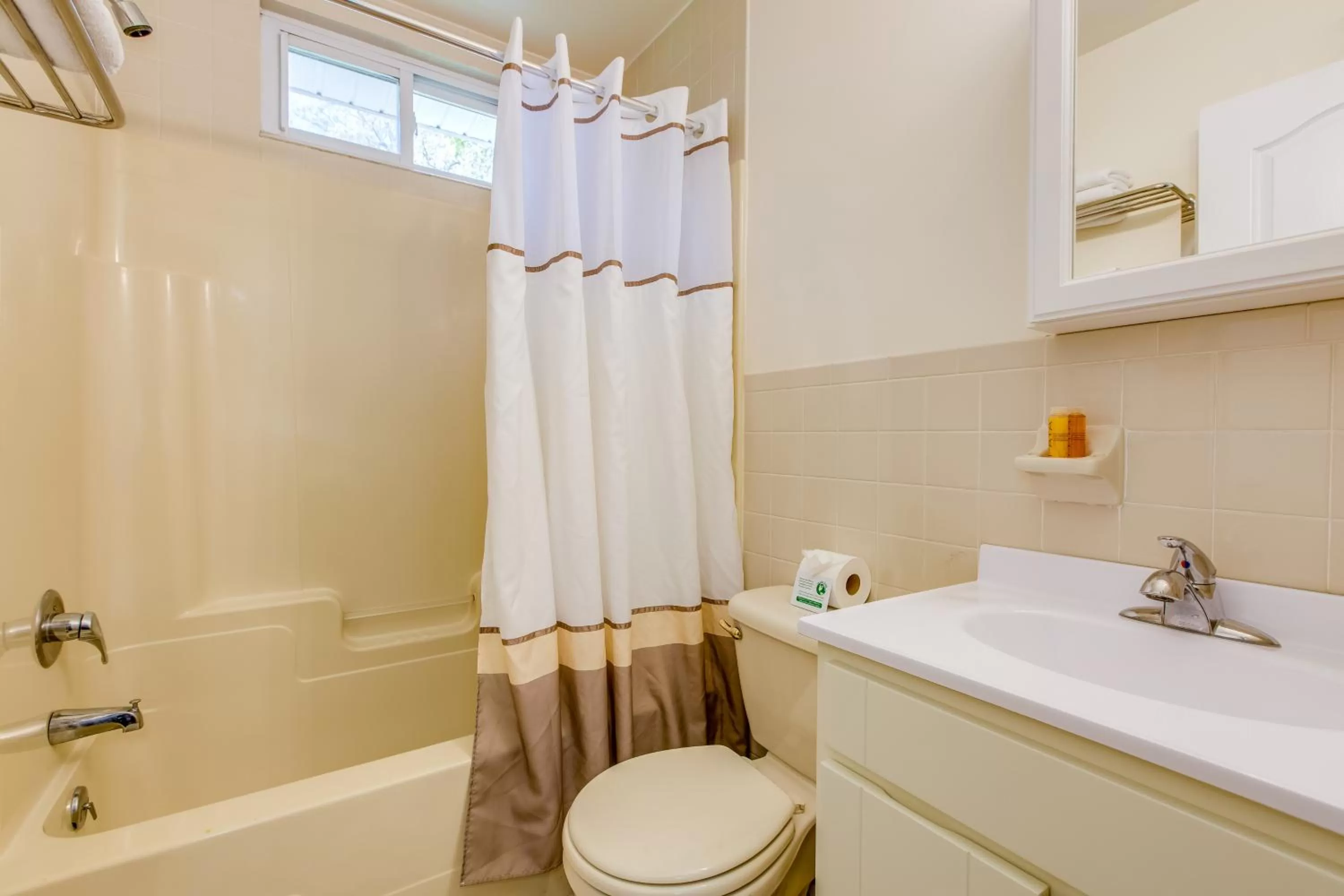 Colonial Shores Resort