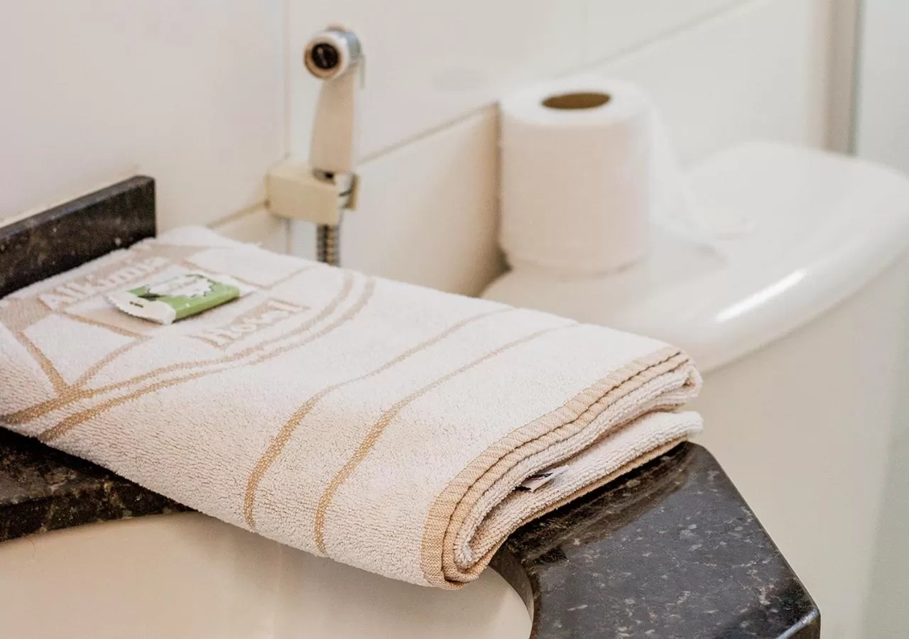 Shower, Bed in Alkimia Hotel