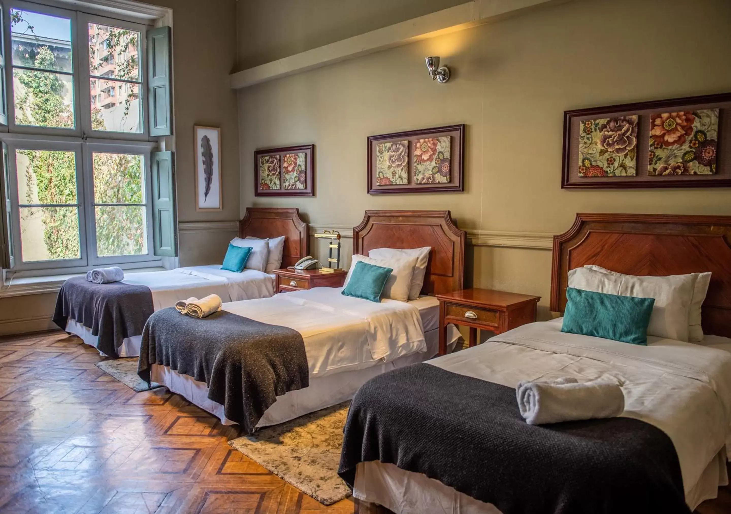 Triple Room in Hotel Casa Zañartu Triple Room in Hotel Casa Zañartu