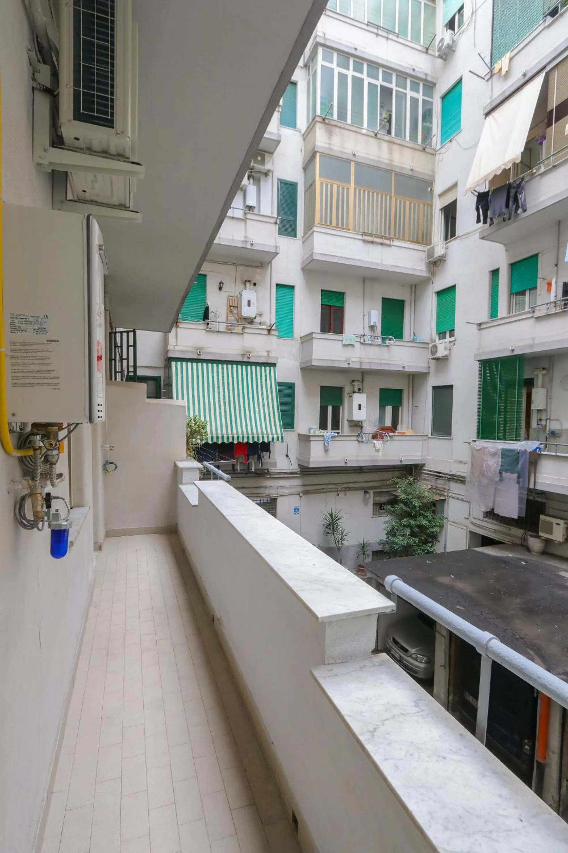 Inner courtyard view in B&B Donn'anna