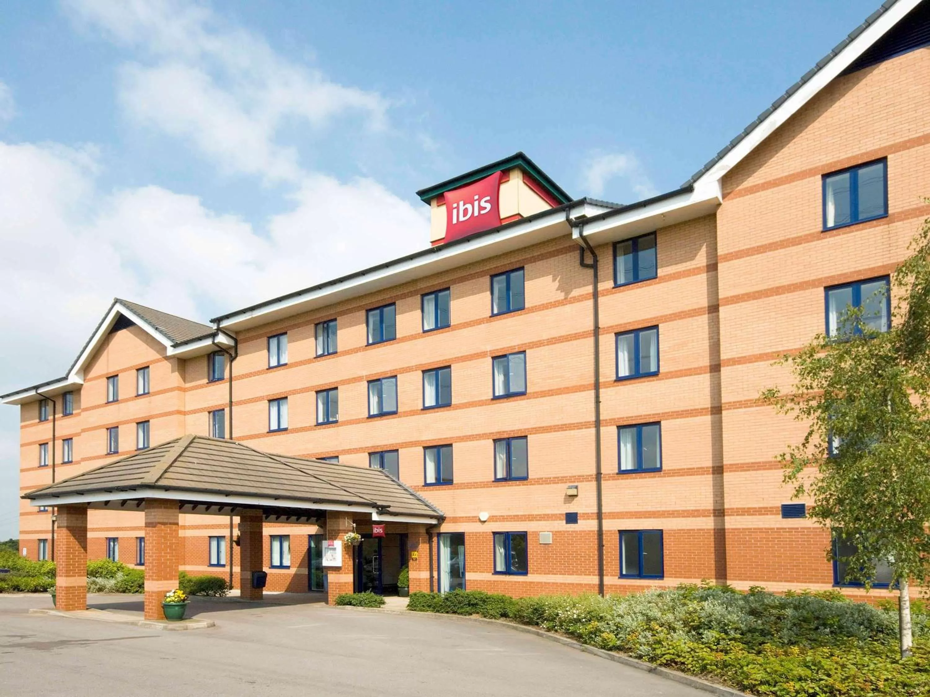 Photo of the whole room in ibis Rotherham East – (M18 / M1)
