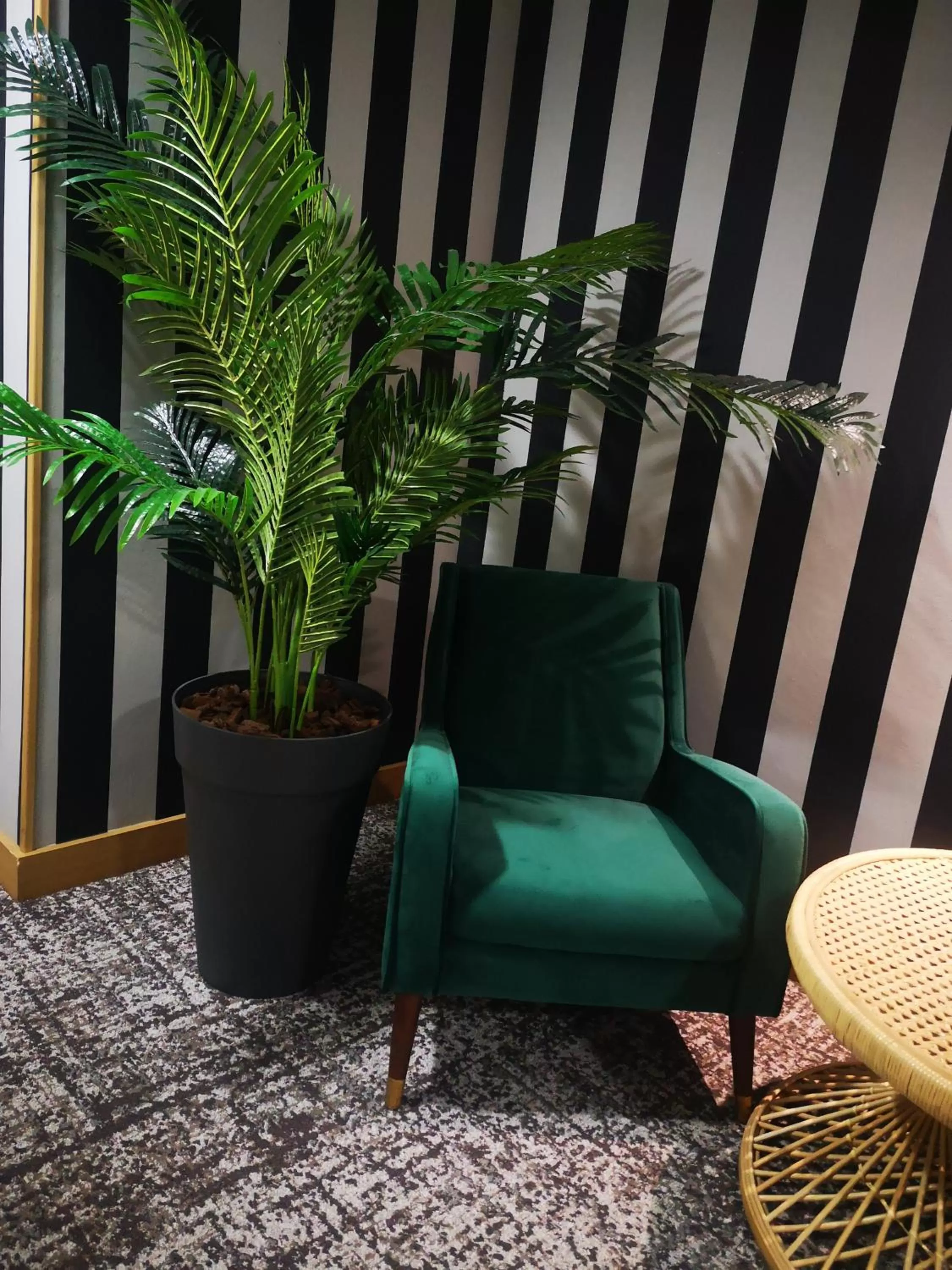 Area and facilities, Seating Area in Les Suites - Konine 4 - Hotel & Bar & Restaurant