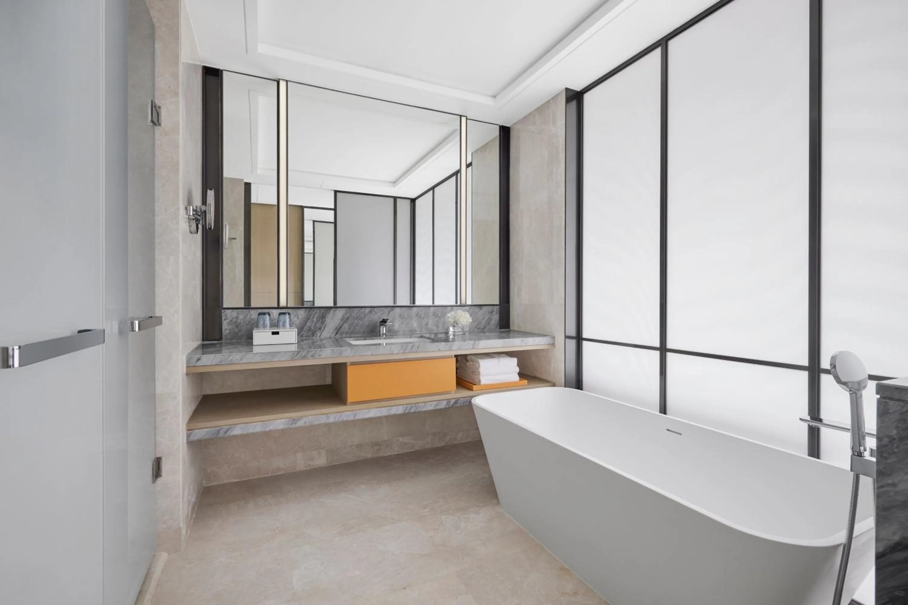 Photo of the whole room in Zhuhai Marriott Hotel Jinwan