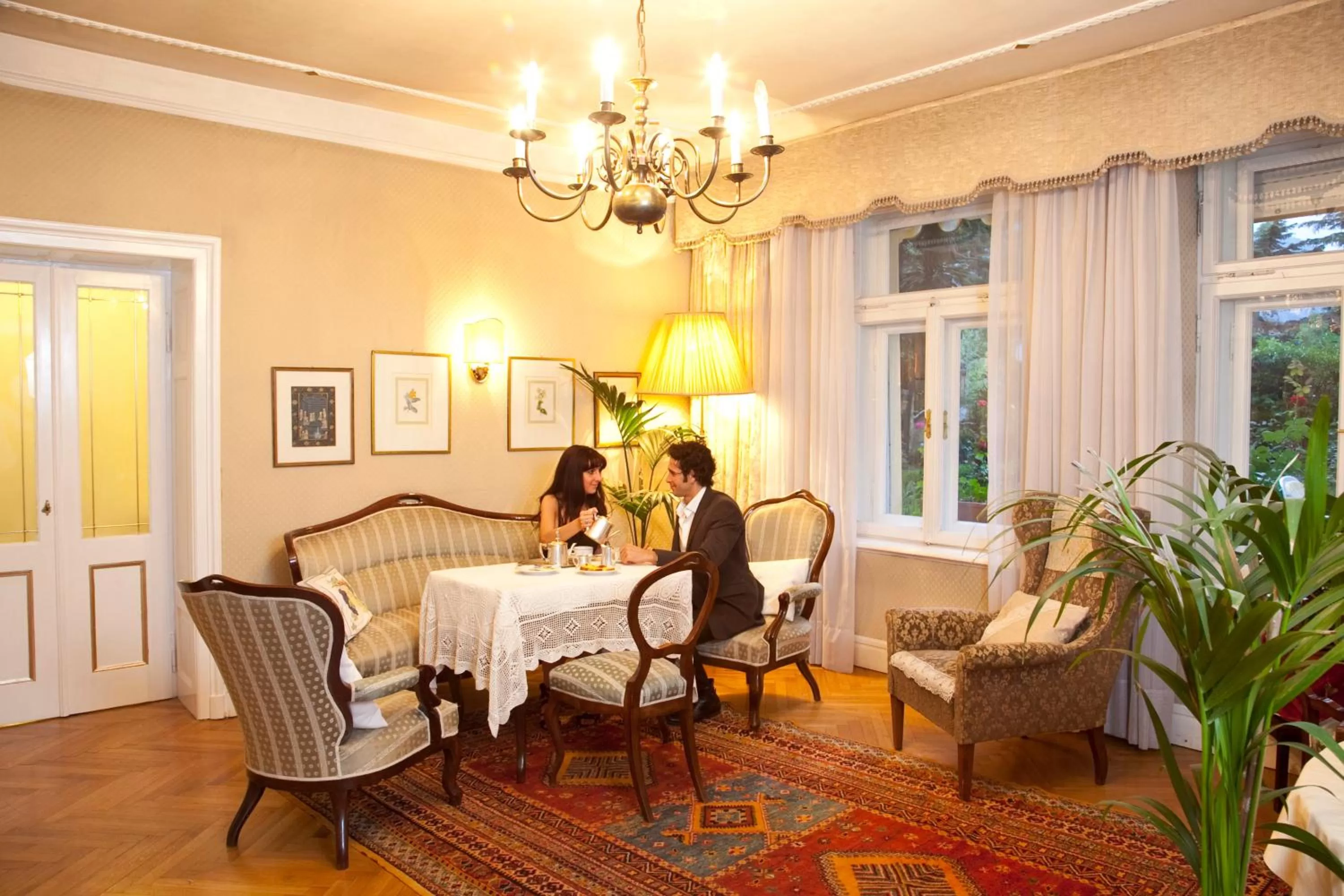 Communal lounge/ TV room in Hotel Villa Westend