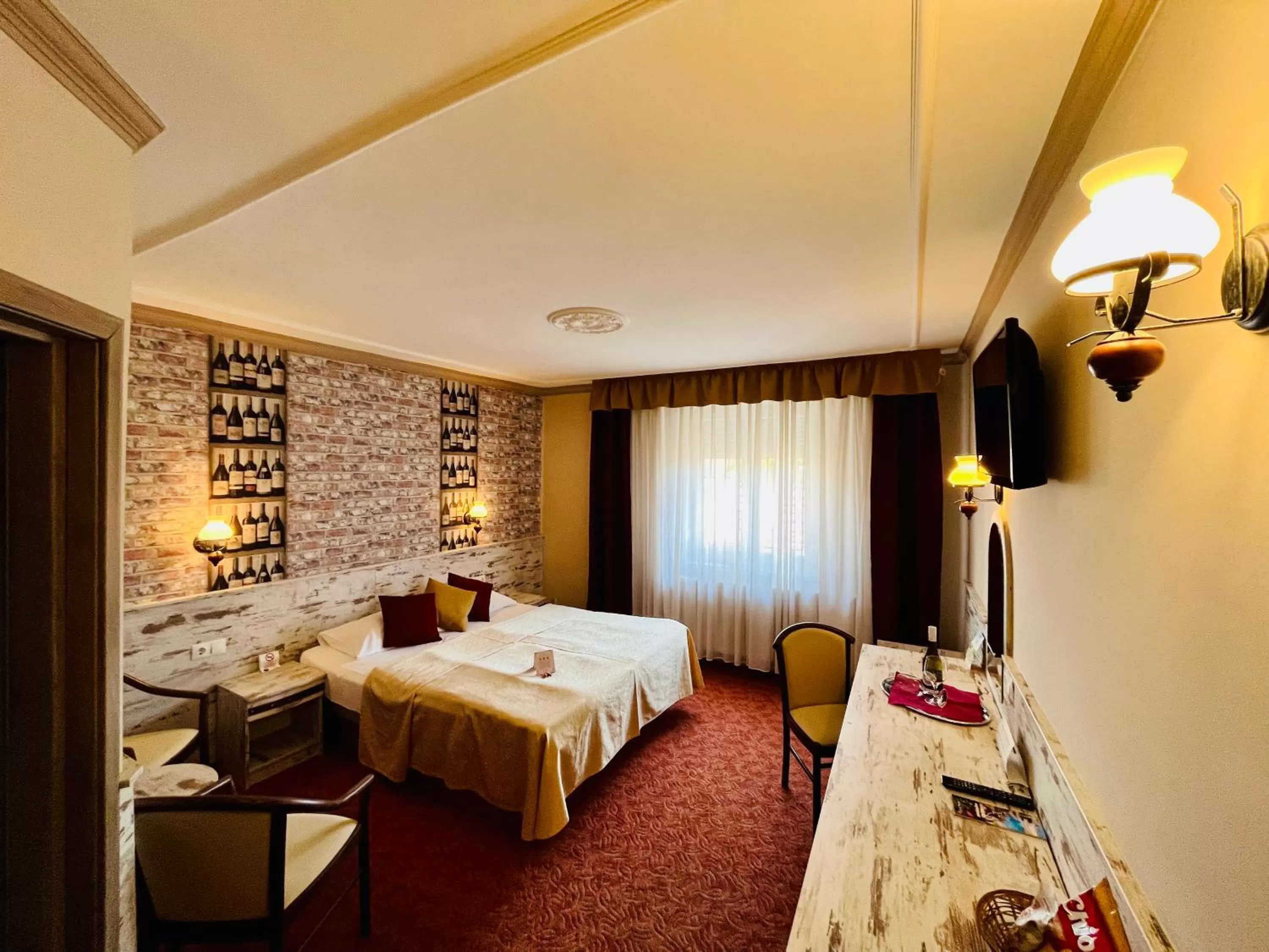 Photo of the whole room, Bed in Hotel Korona Wellness, Rendezvény és Borszálloda