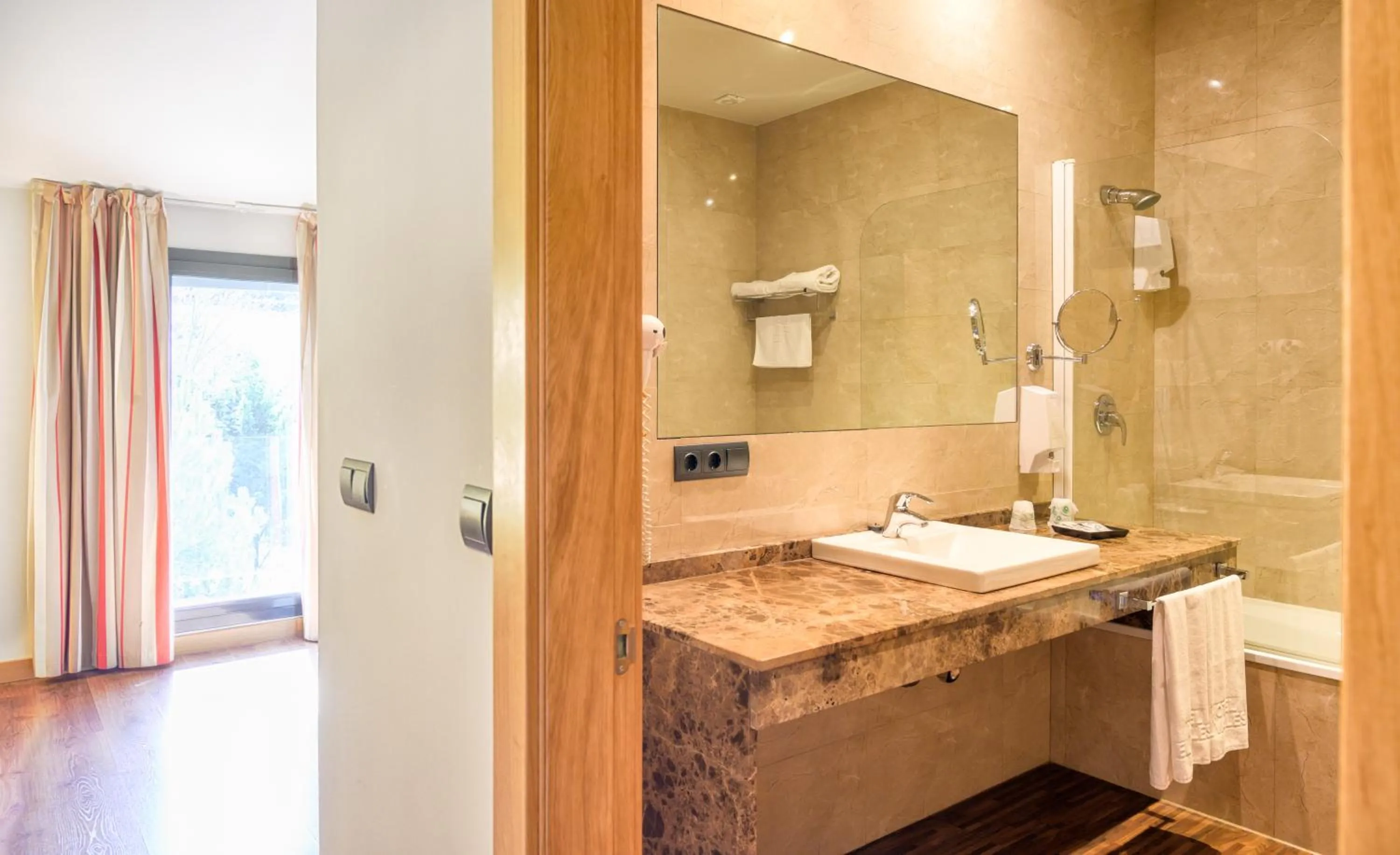 Bathroom in Hotel Restaurante El Valles 4 ESTRELLAS