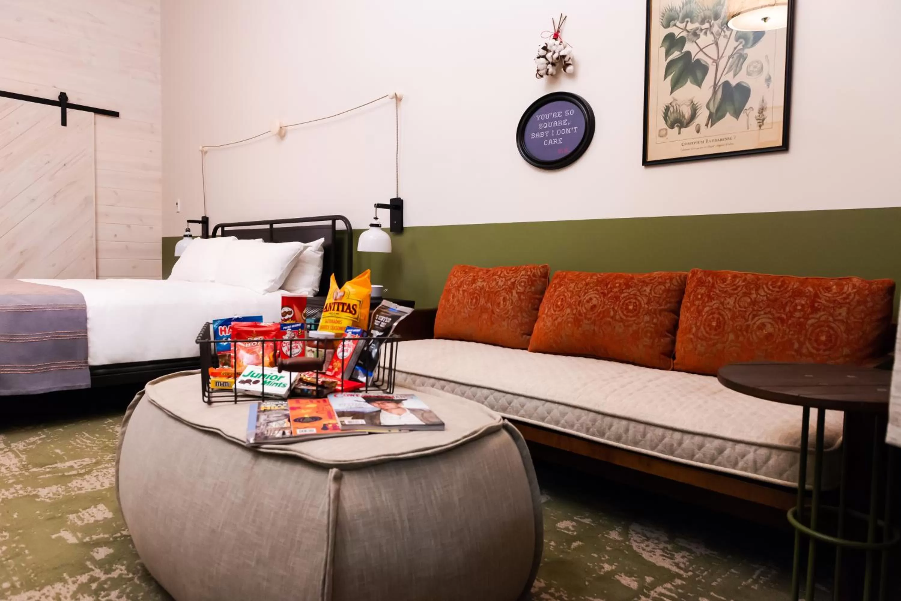 Food and drinks, Bed in Cotton Court Hotel, by Valencia Hotel Collection