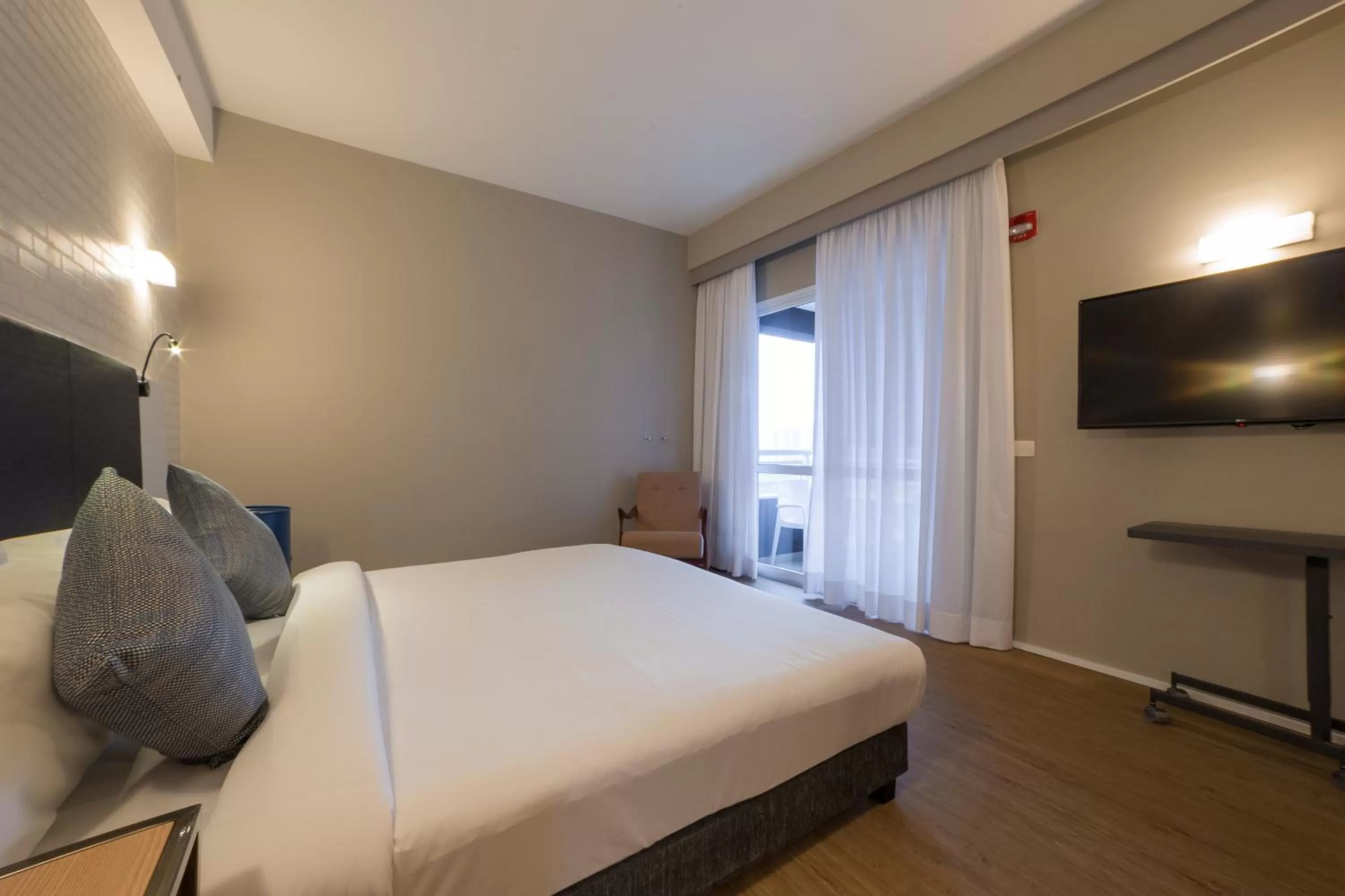 Landmark view, Bed in Mercure Sao Bernardo Do Campo