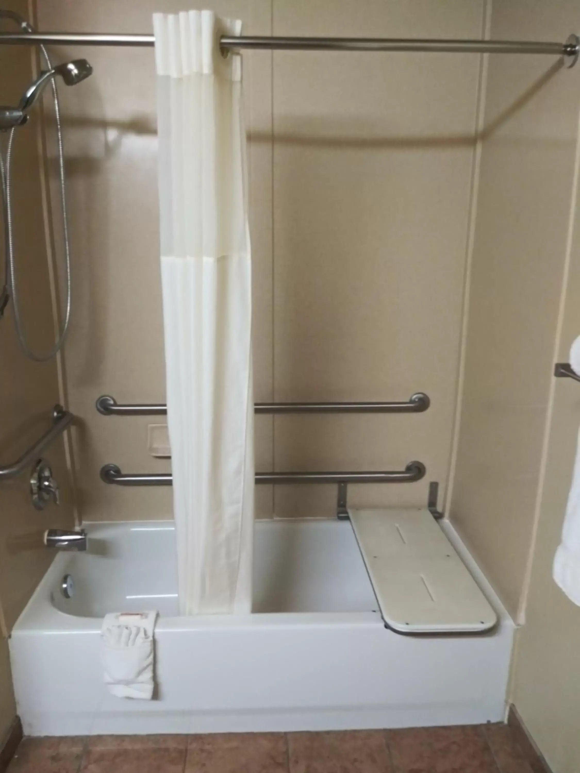 King Room with Roll-In Shower - Mobility/Hearing Accessible - Non-Smoking in Baymont by Wyndham Wheeler King Room with Roll-In Shower - Mobility/Hearing Accessible - Non-Smoking in Baymont by Wyndham Wheeler