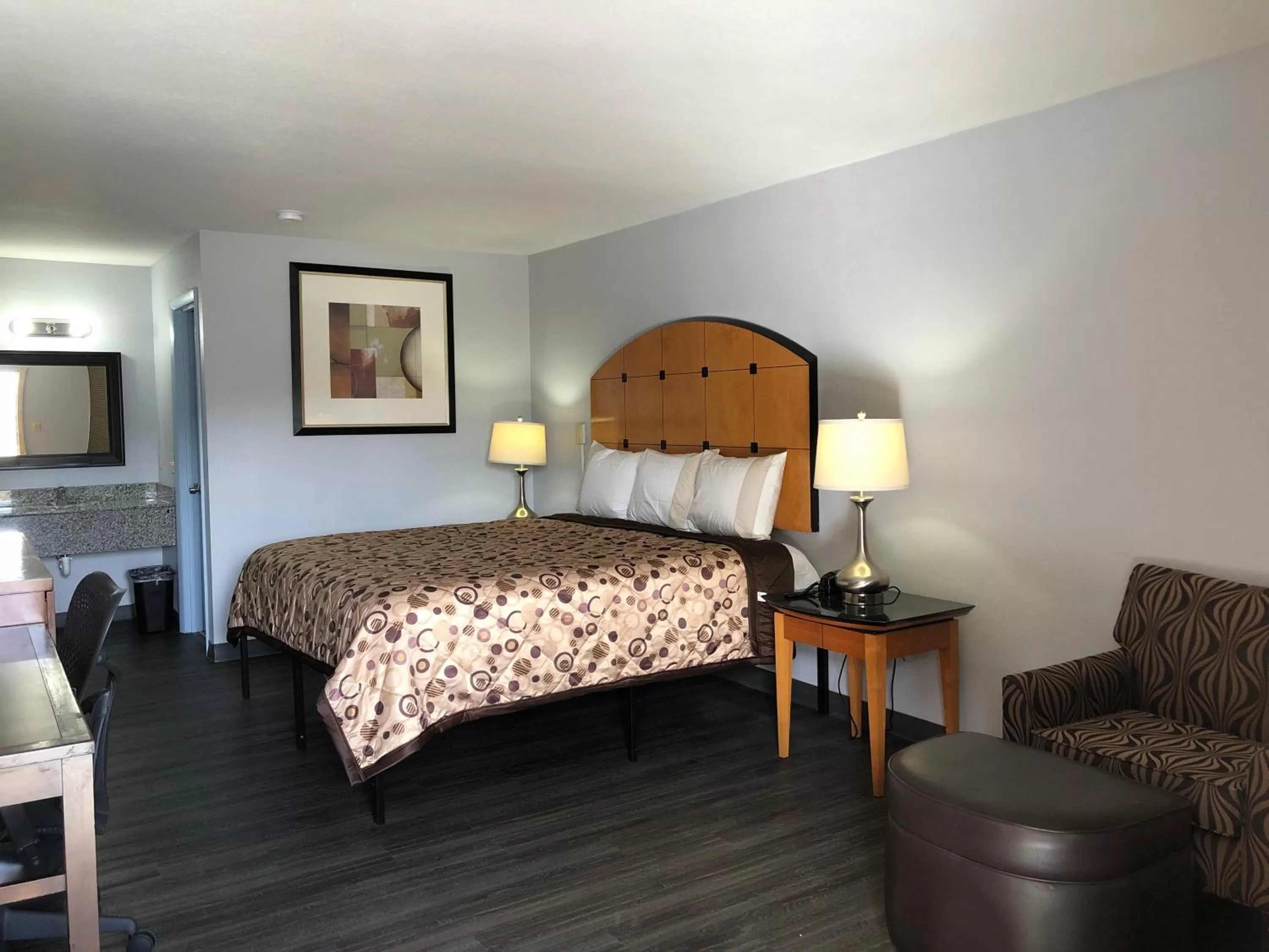 Photo of the whole room, Bed in Magnolia Inn Laurens