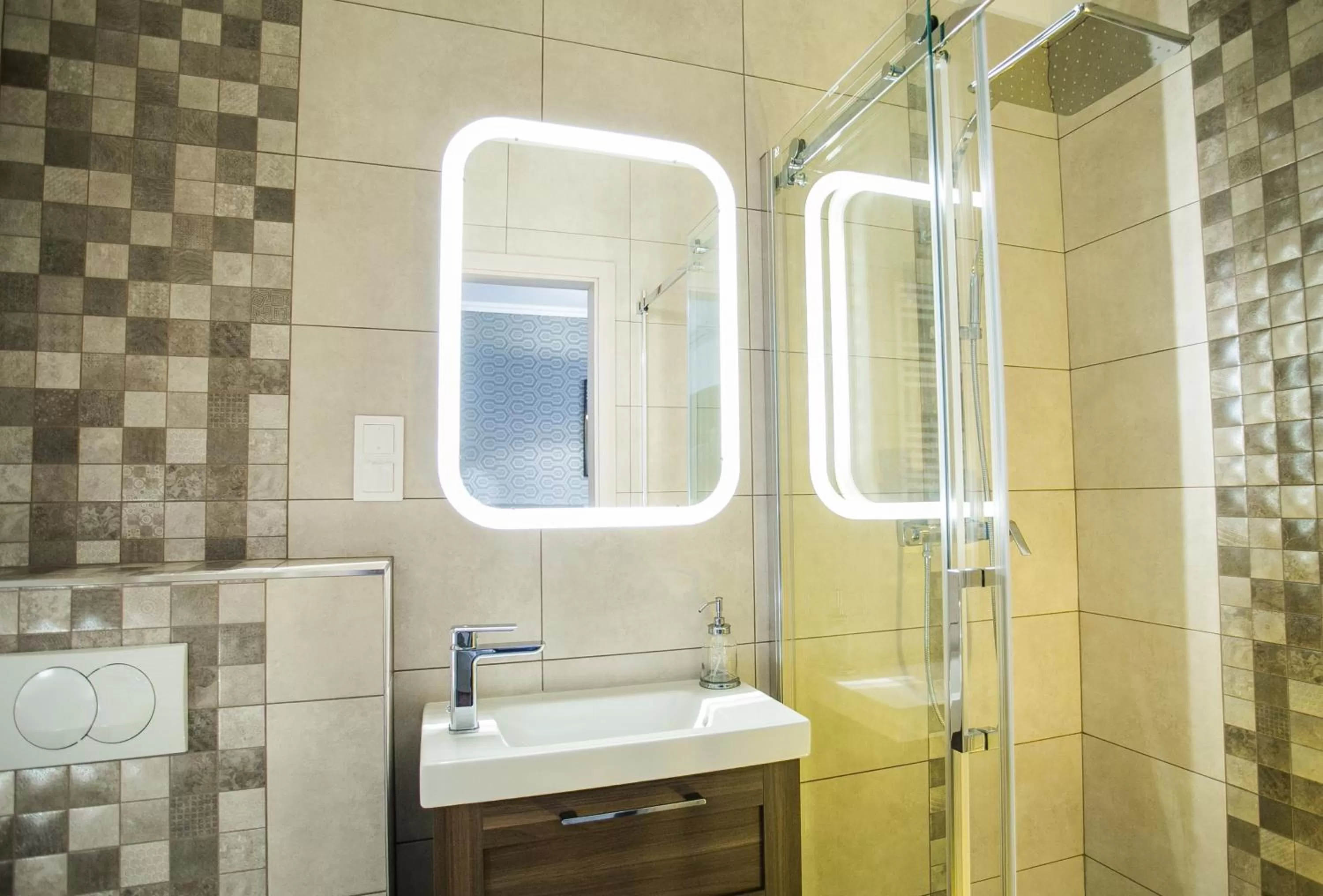 Shower, Bathroom in Chicago Vendégház