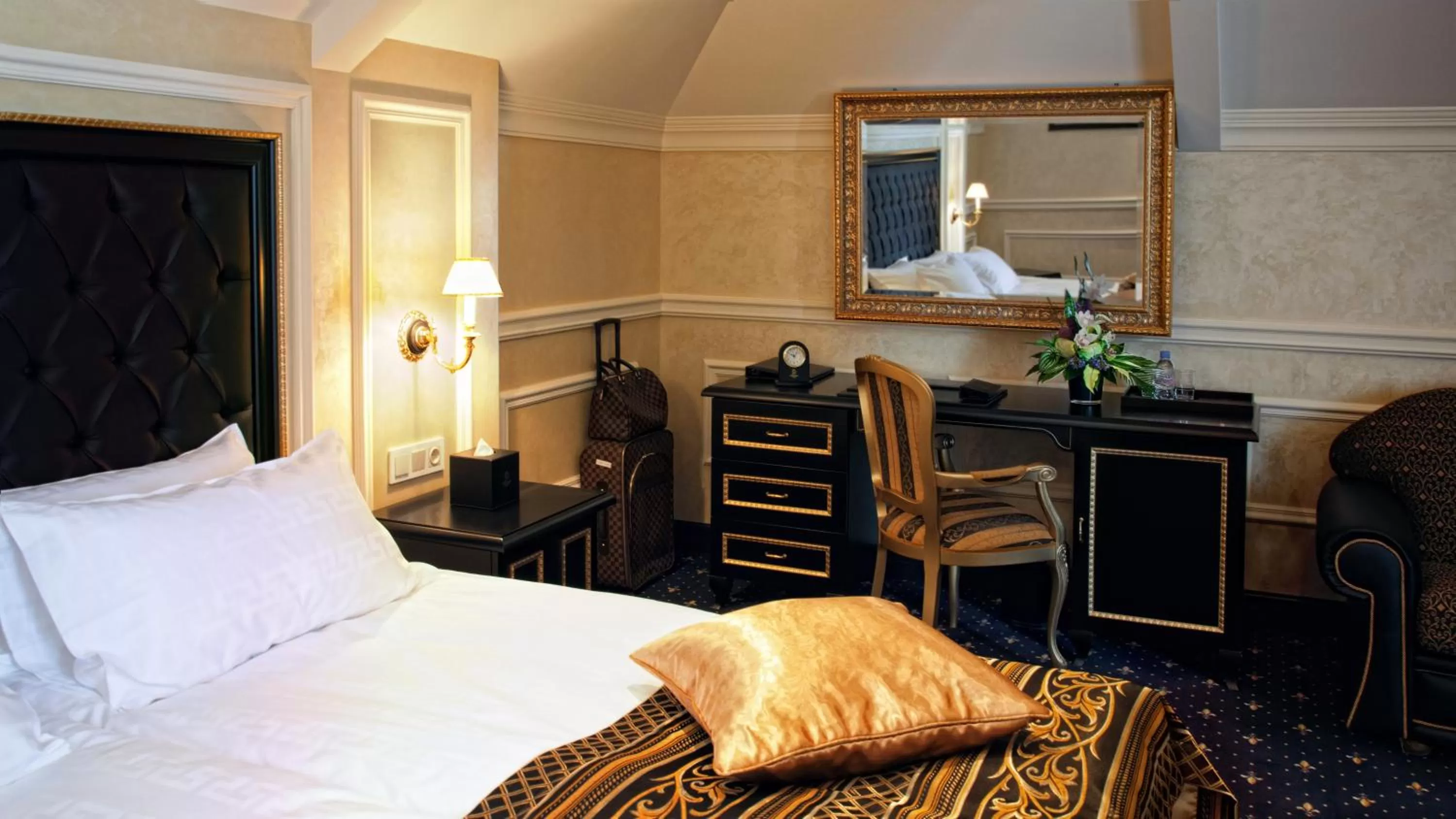 Decorative detail, Bed in Villa le Premier Maestro