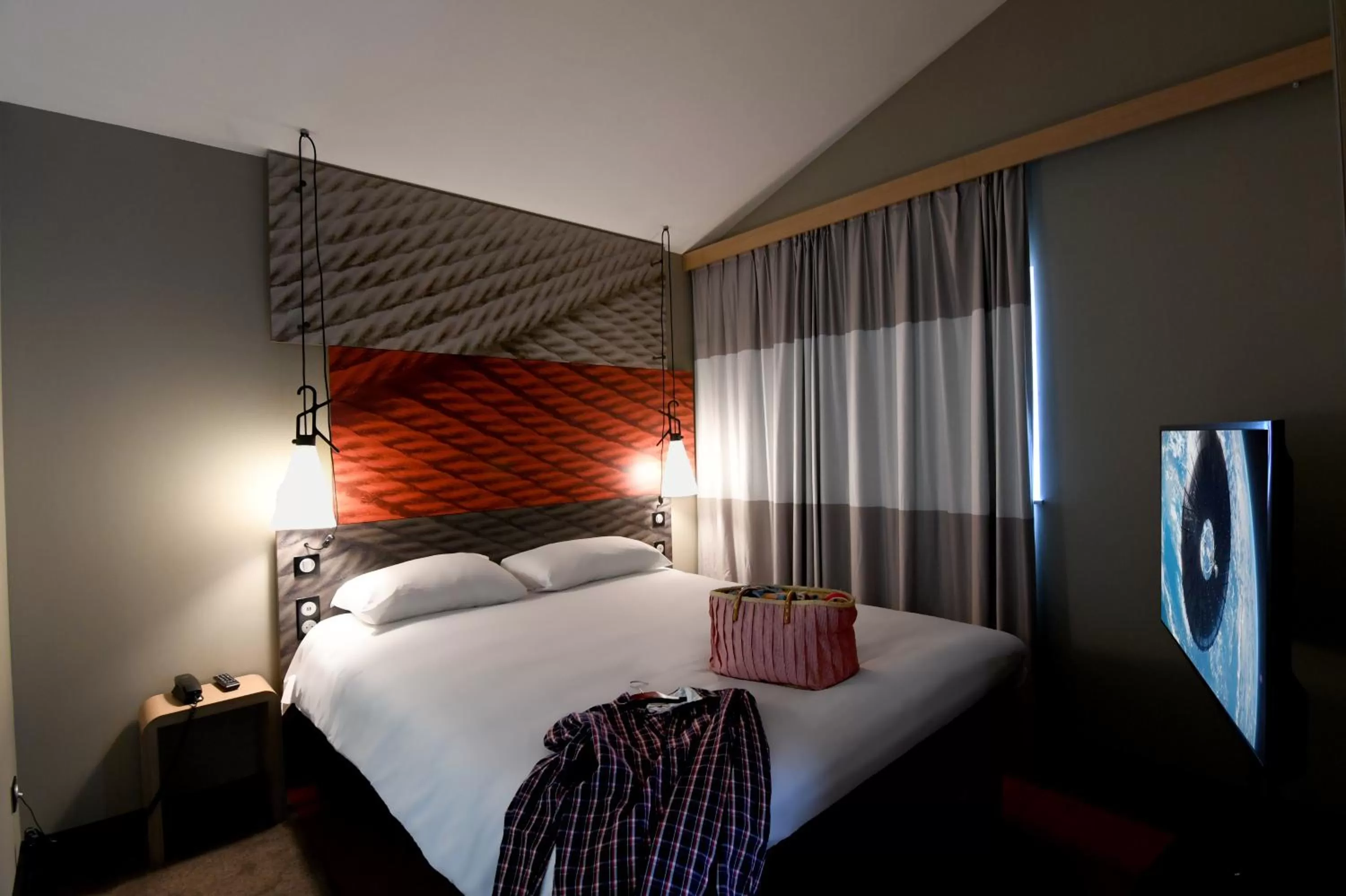 Bed in ibis Nantes Saint Herblain