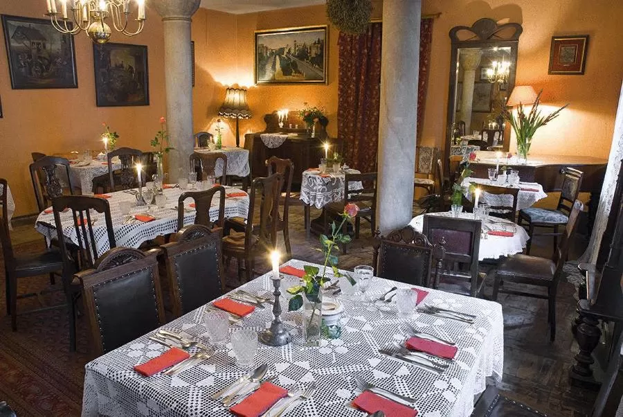 Restaurant/Places to Eat in Austeria Klezmer Hois