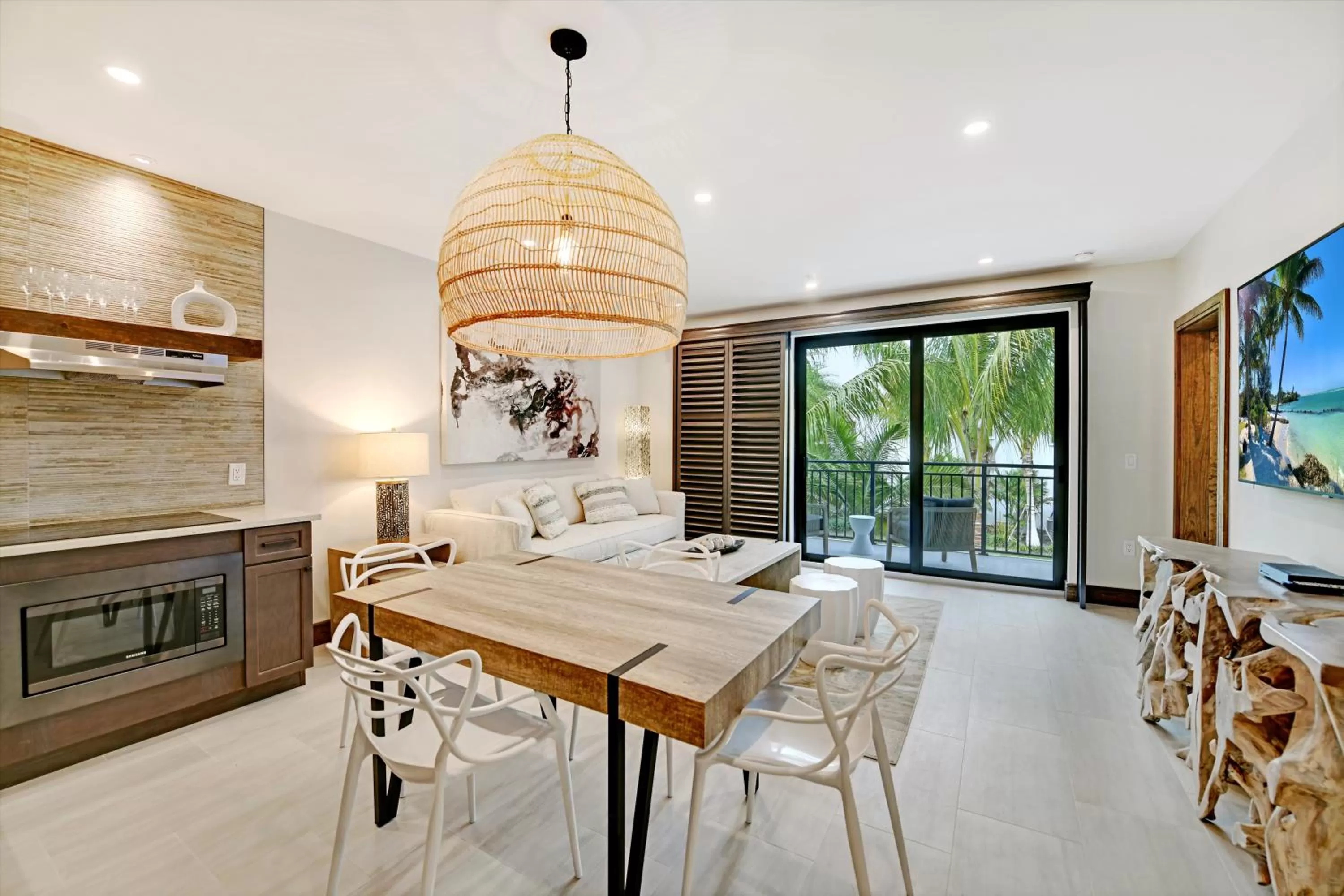 Dining area in Bali Hai Beachfront Resort and Spa