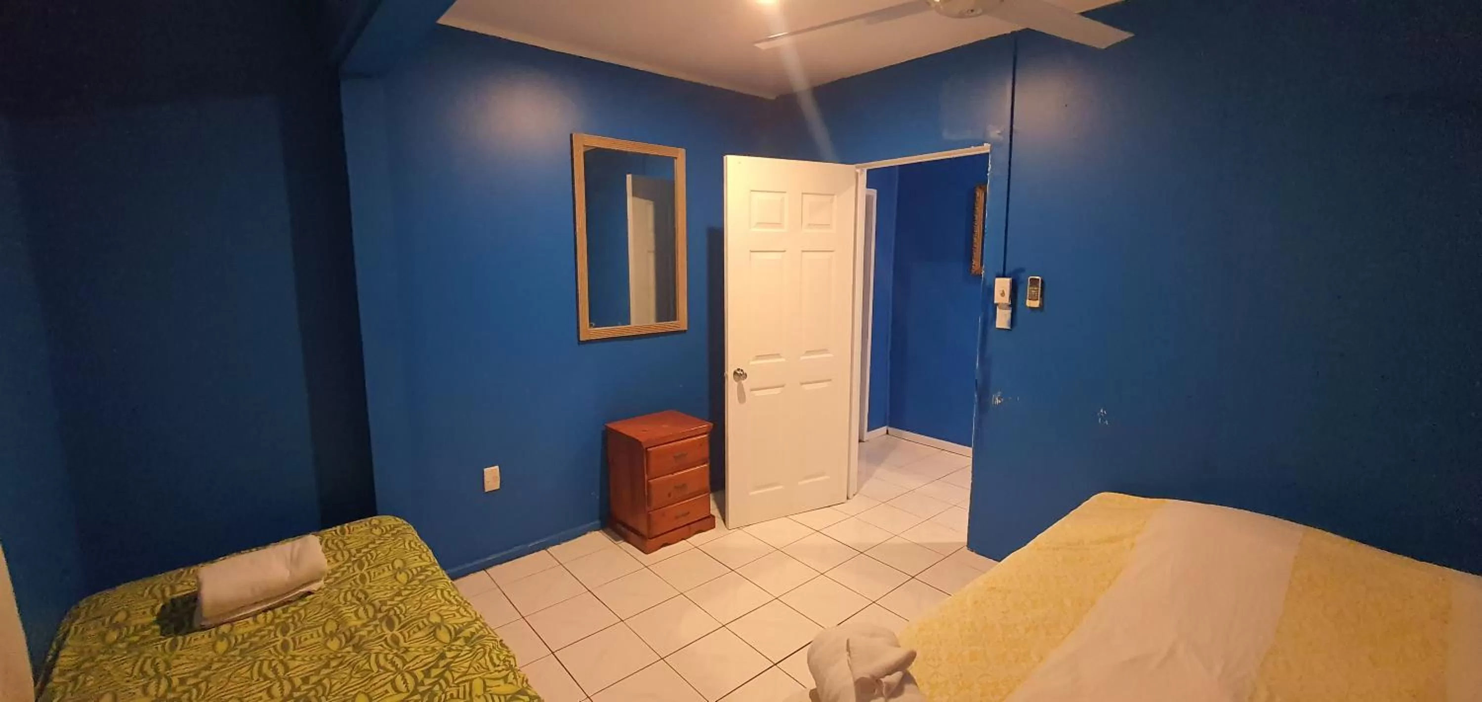 Photo of the whole room, Bed in Lynn's Getaway Hotel