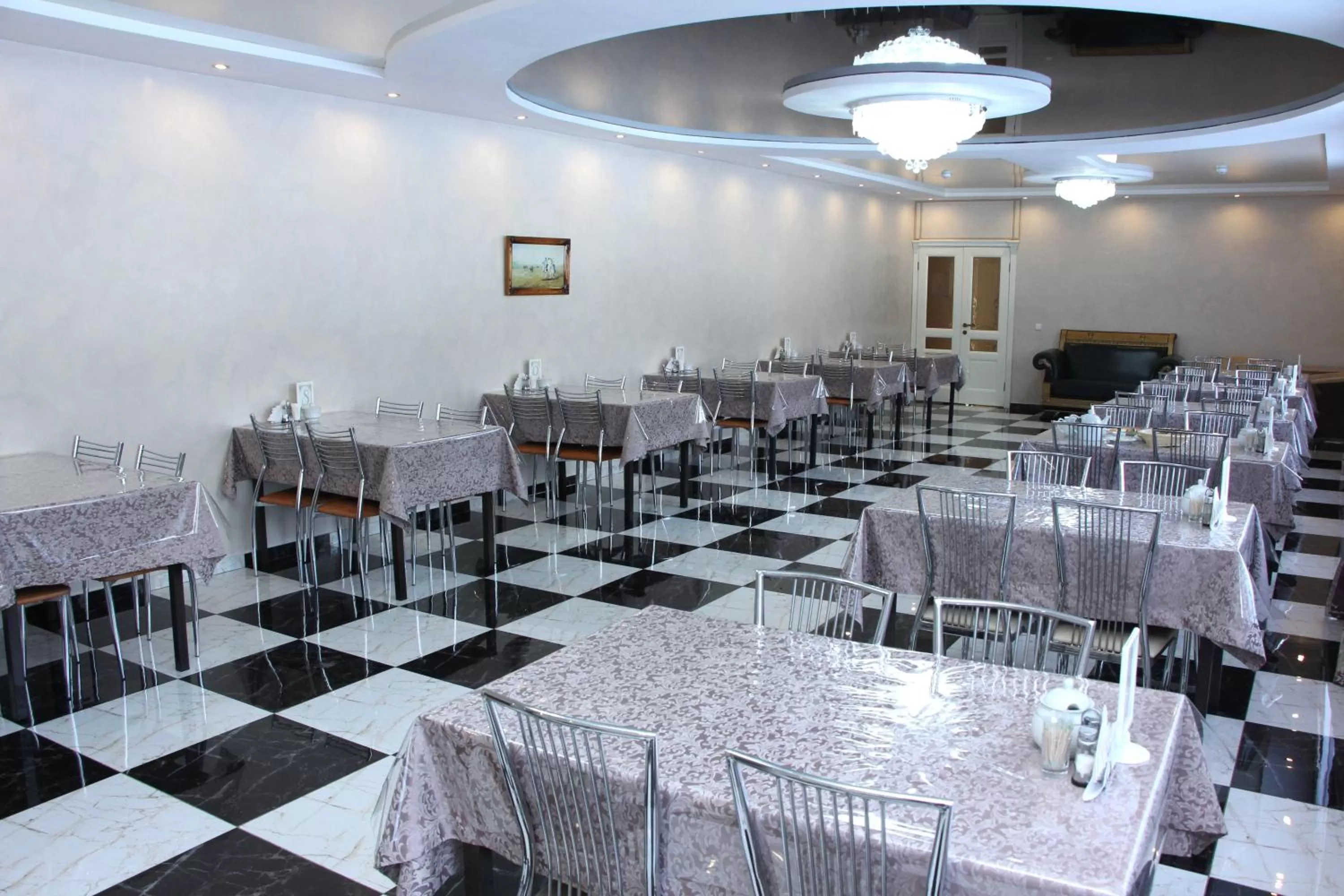 Restaurant/Places to Eat in Zhaylau Hotel