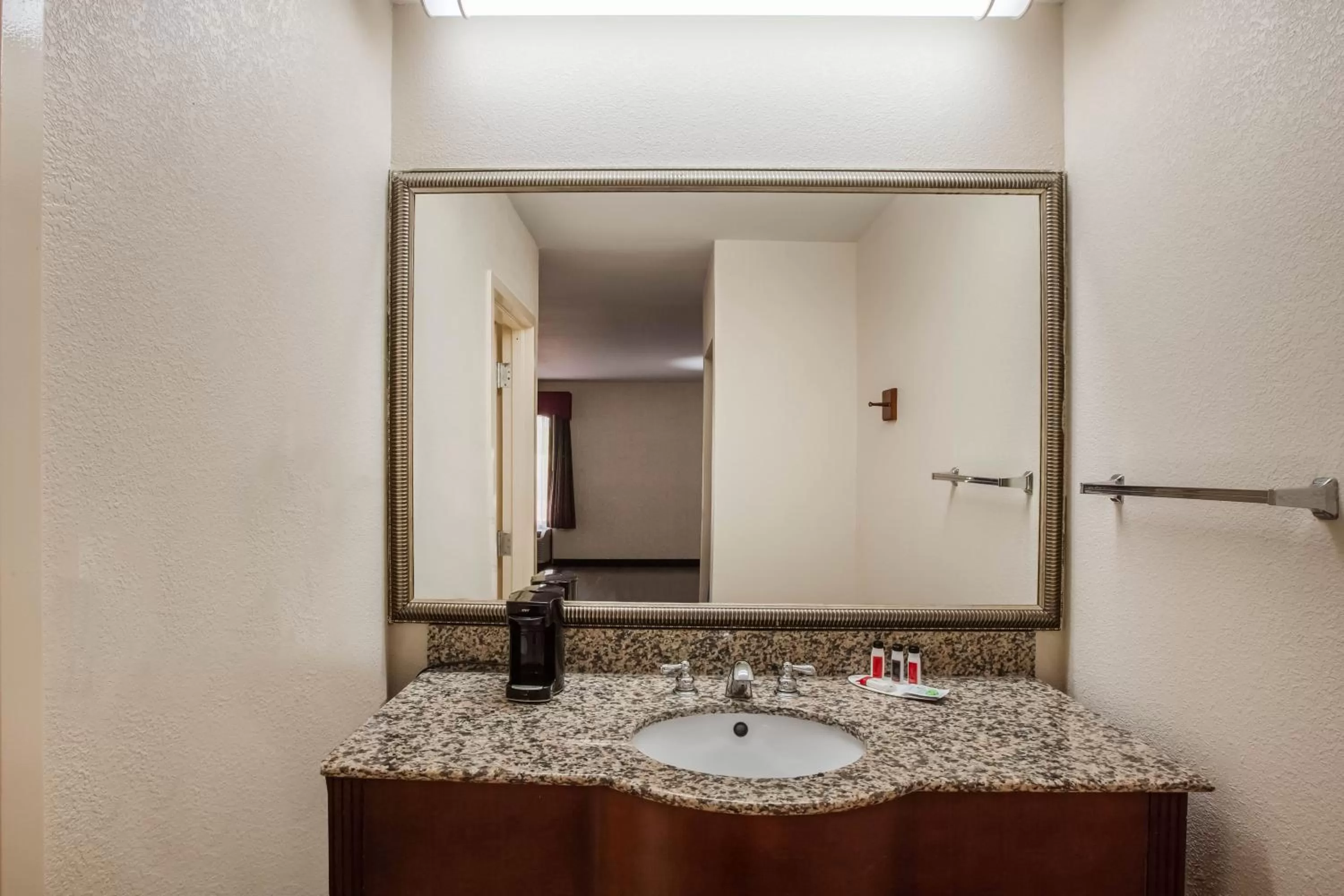 Bathroom in Days Inn & Suites by Wyndham Tyler
