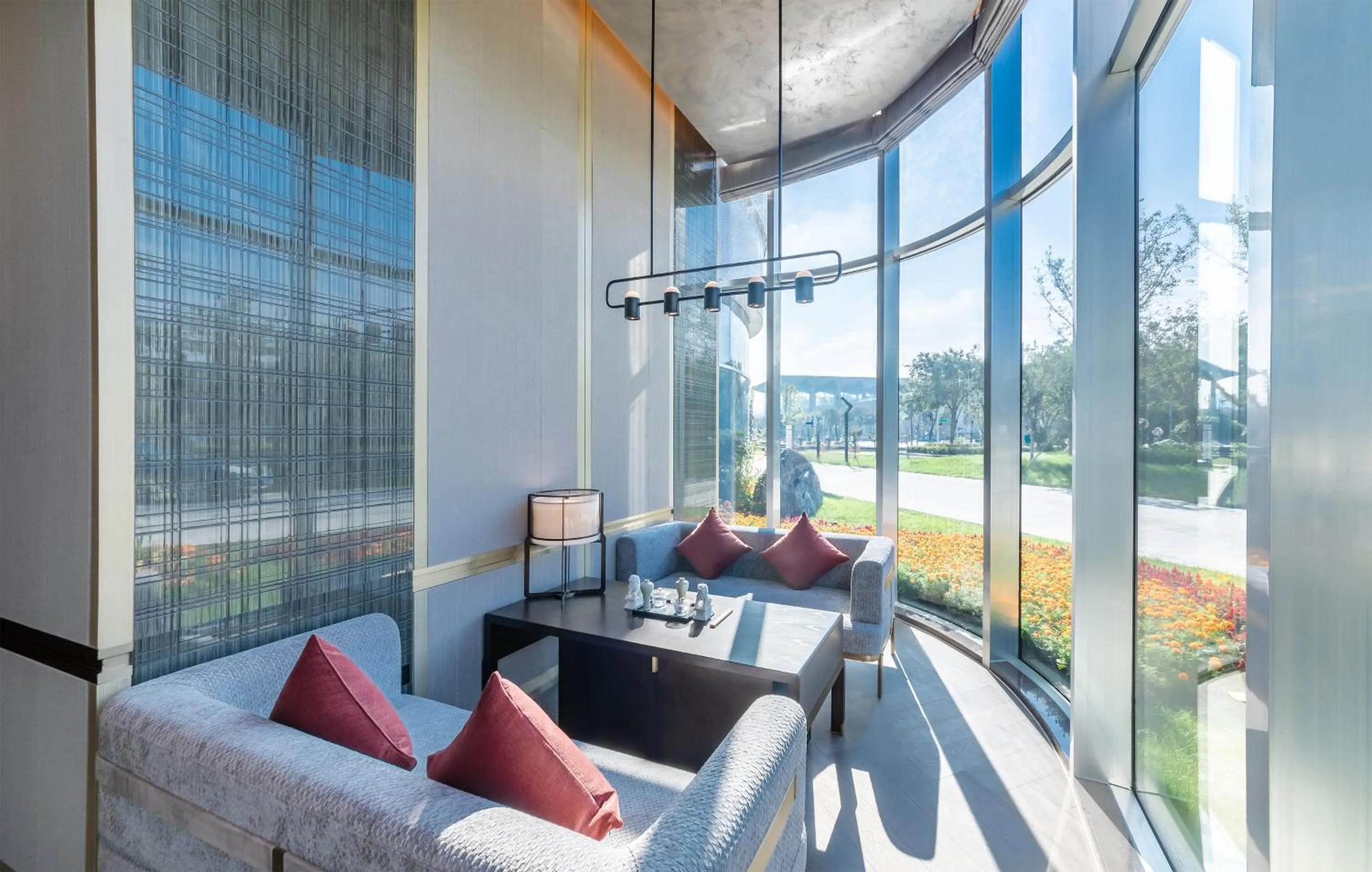 Lounge or bar in HUALUXE Xi'an Chanba by IHG