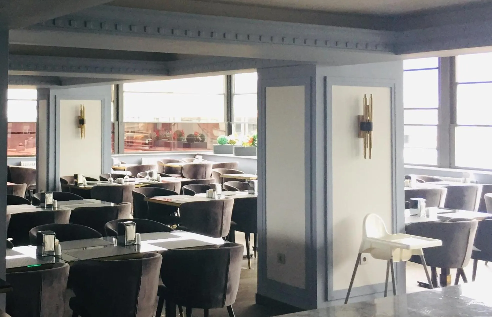 Restaurant/places to eat in Grand Washington Hotel