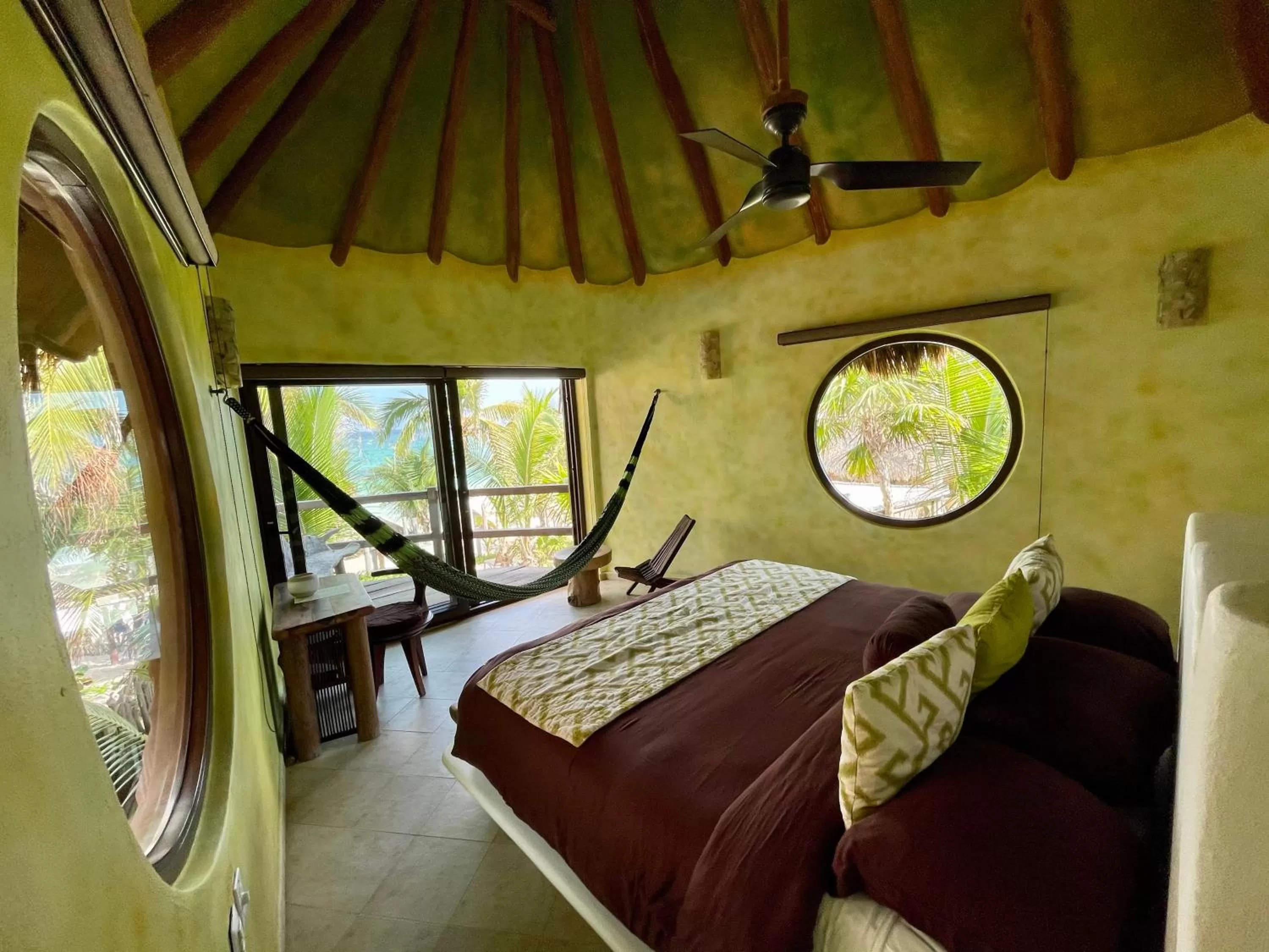 Photo of the whole room, Bed in Sueños Tulum
