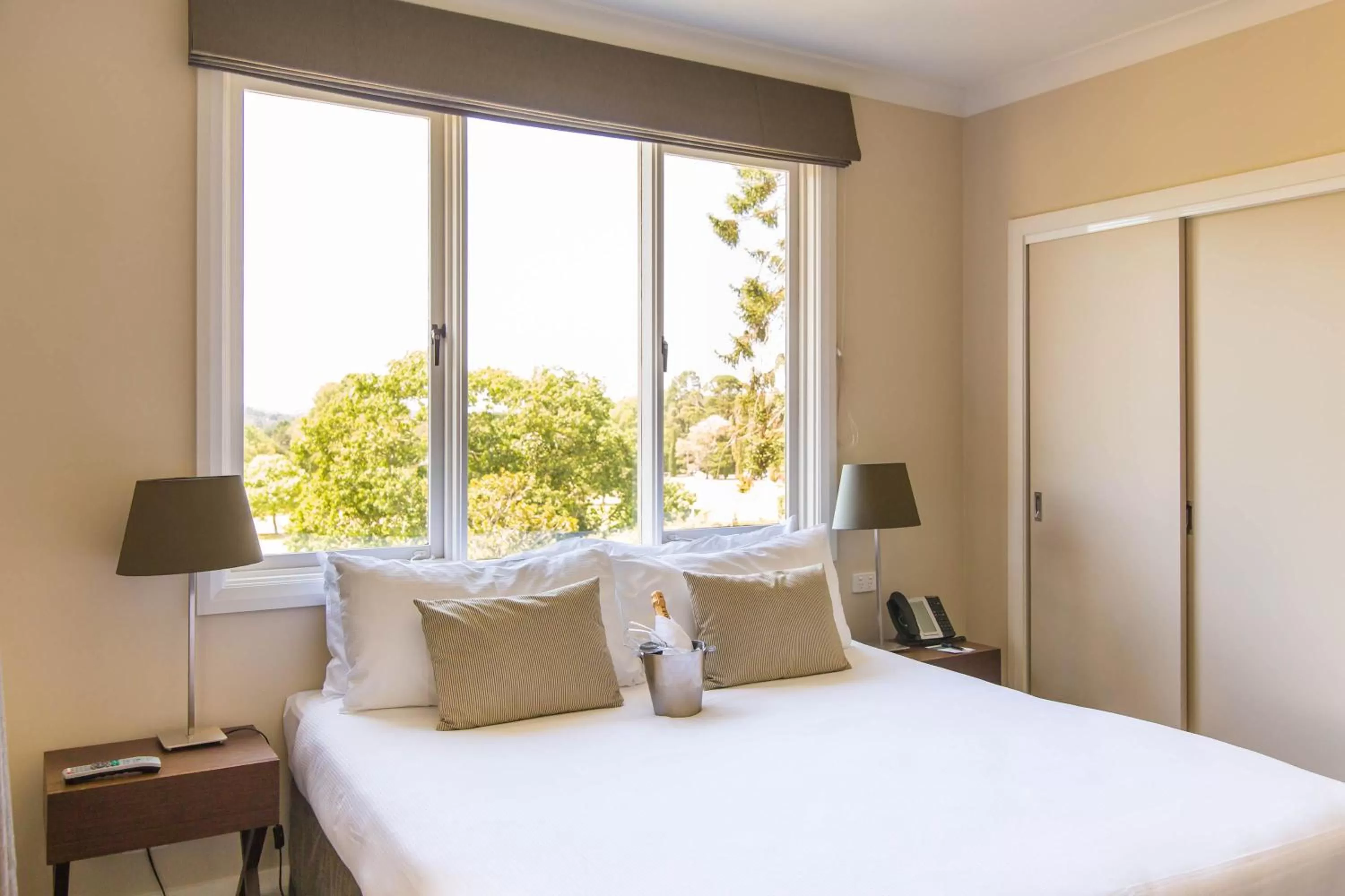 Bed in Peppers Craigieburn Resort