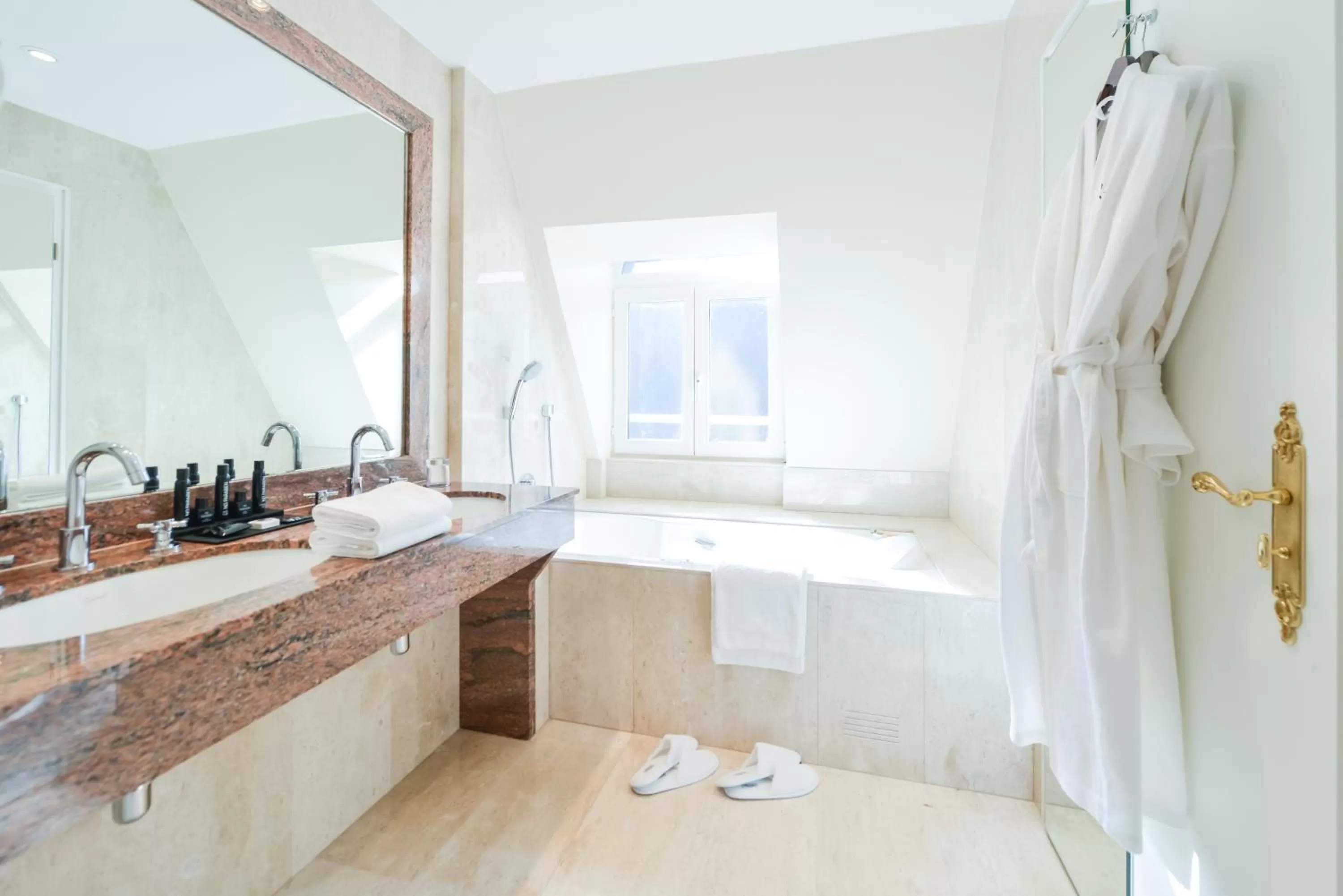 Bathroom in Hôtel Régent Contades