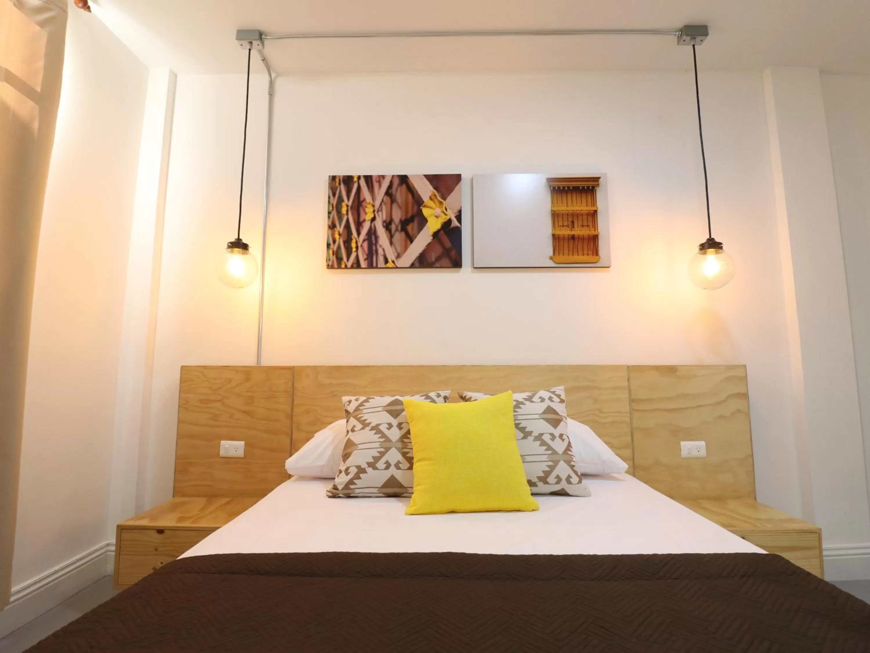 Bedroom, Bed in 554 Apartments