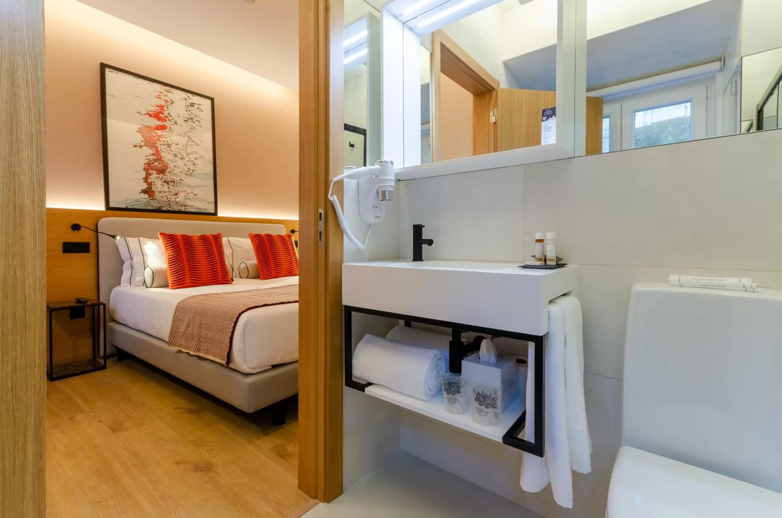 Bathroom, Bed in Rossio Plaza Hotel