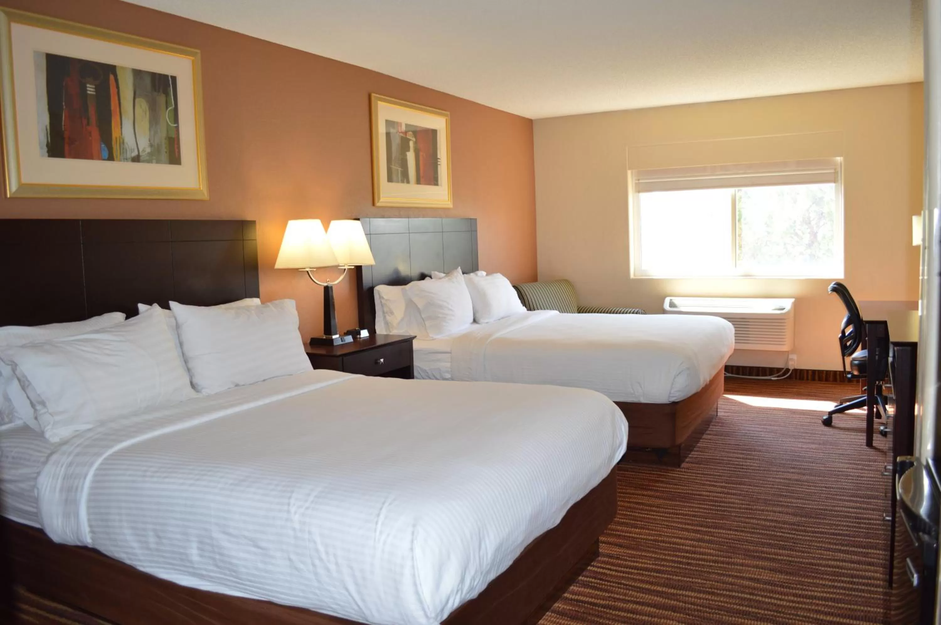 Bed in First Choice Inn at the Swell