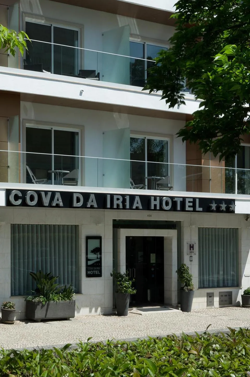 Facade/entrance in Cova da Iria Hotel