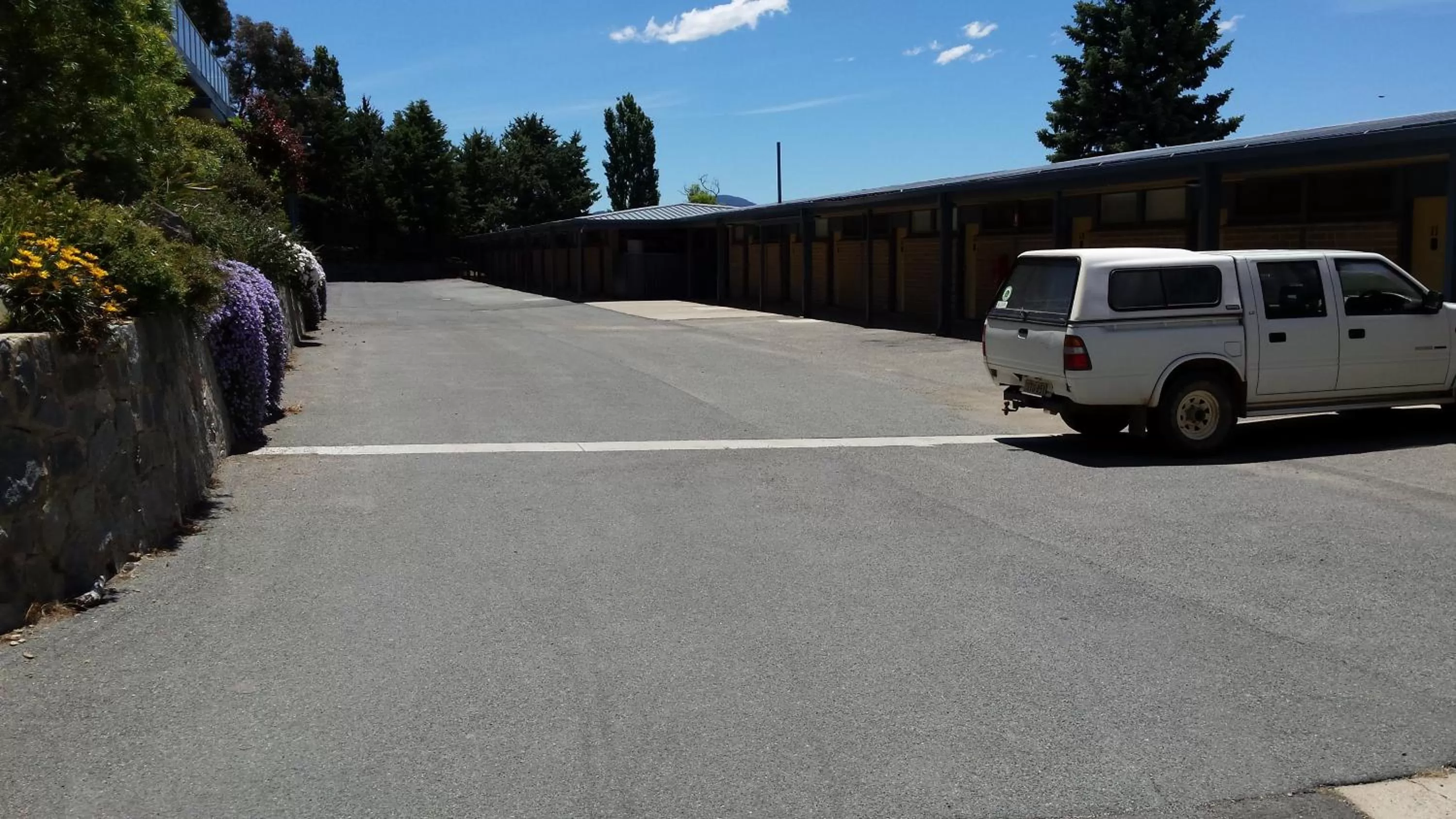 Facade/entrance in Lake Jindabyne Hotel