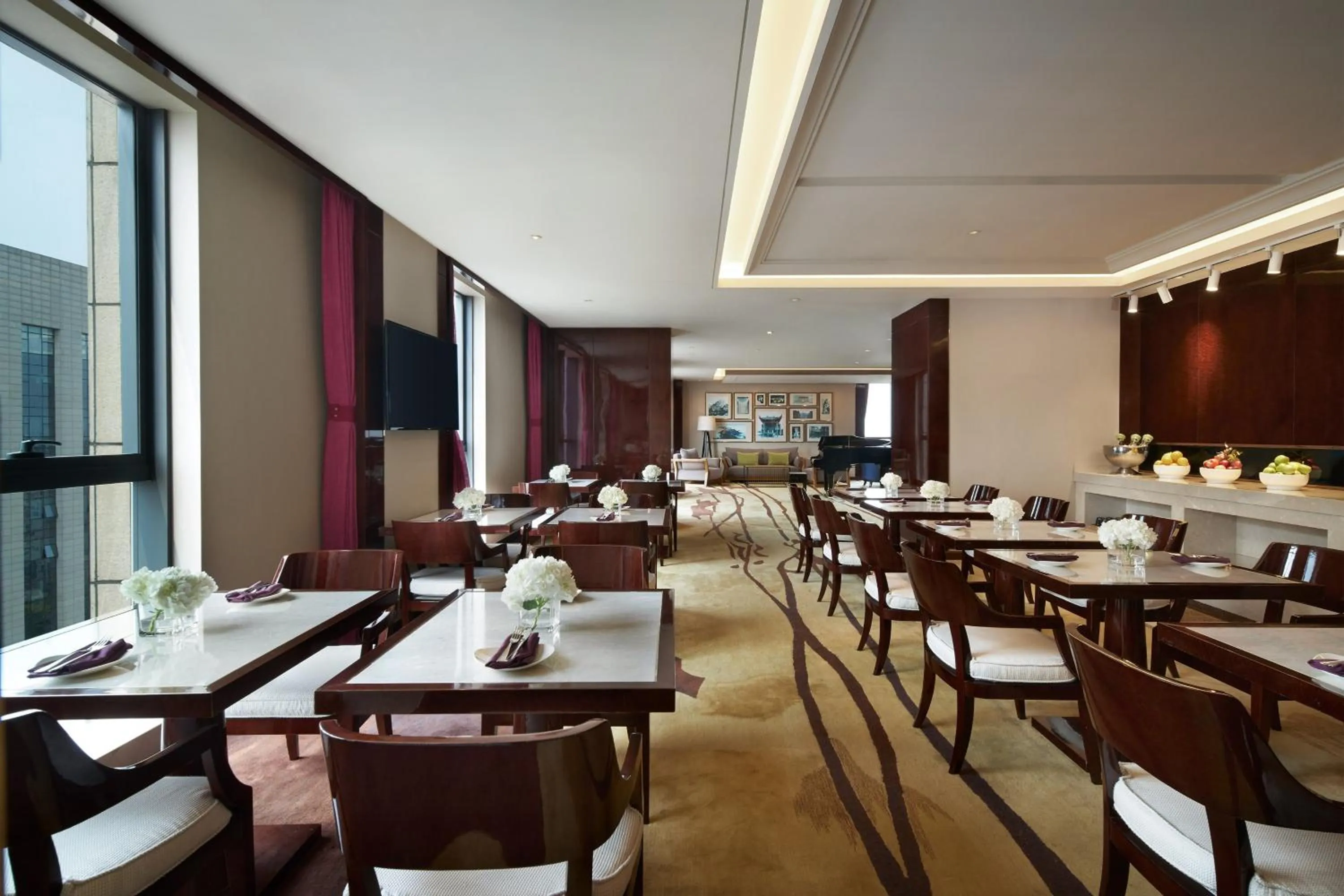 Lounge or bar in Sheraton Grand Zhengzhou Hotel
