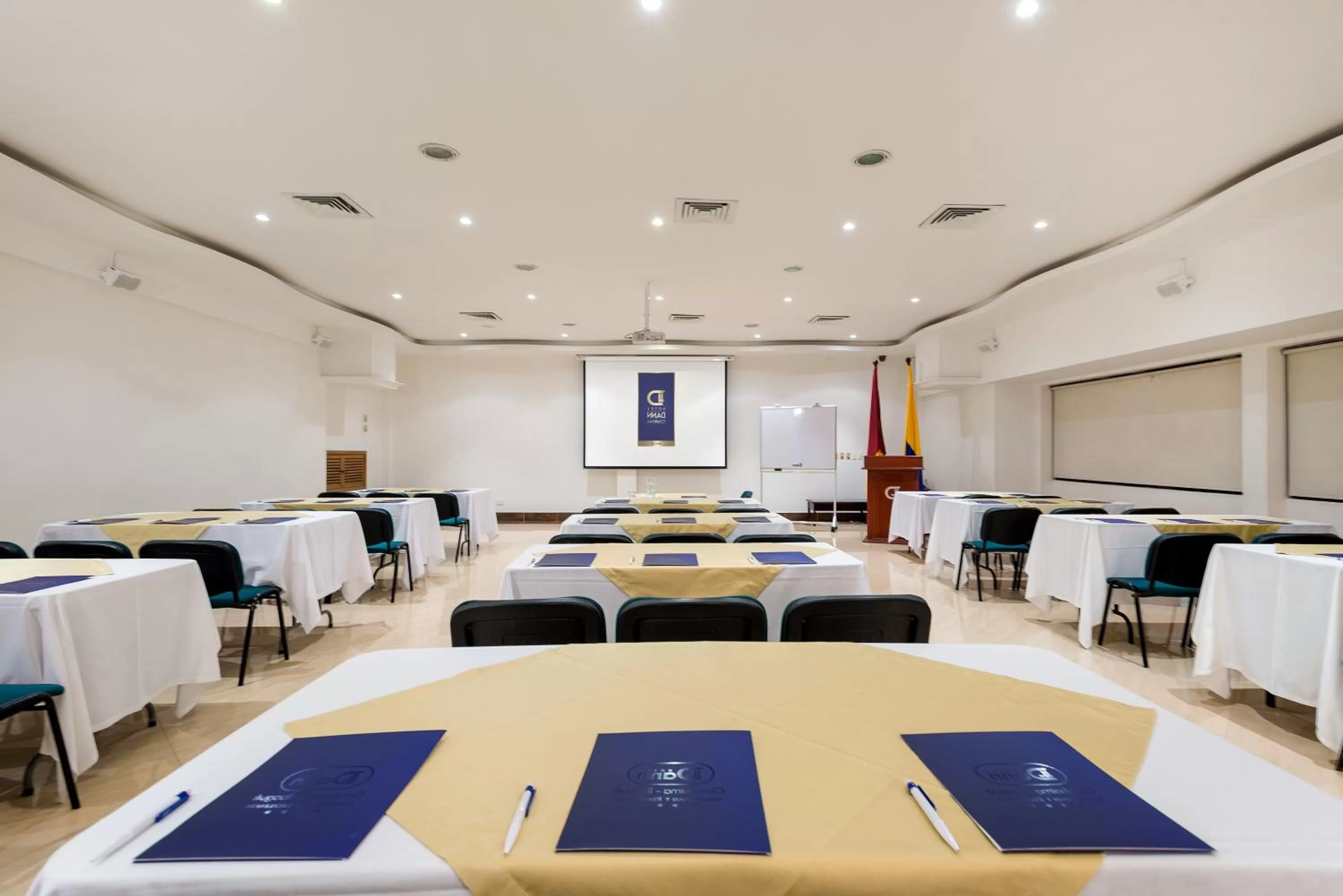Business facilities in Hotel Dann Combeima