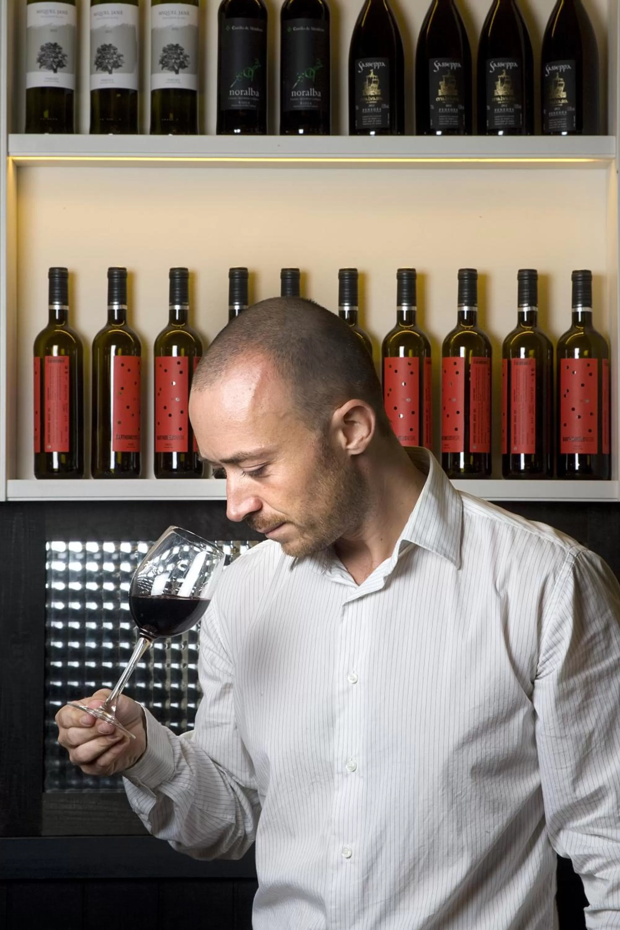 Lounge or bar in Praktik Vinoteca