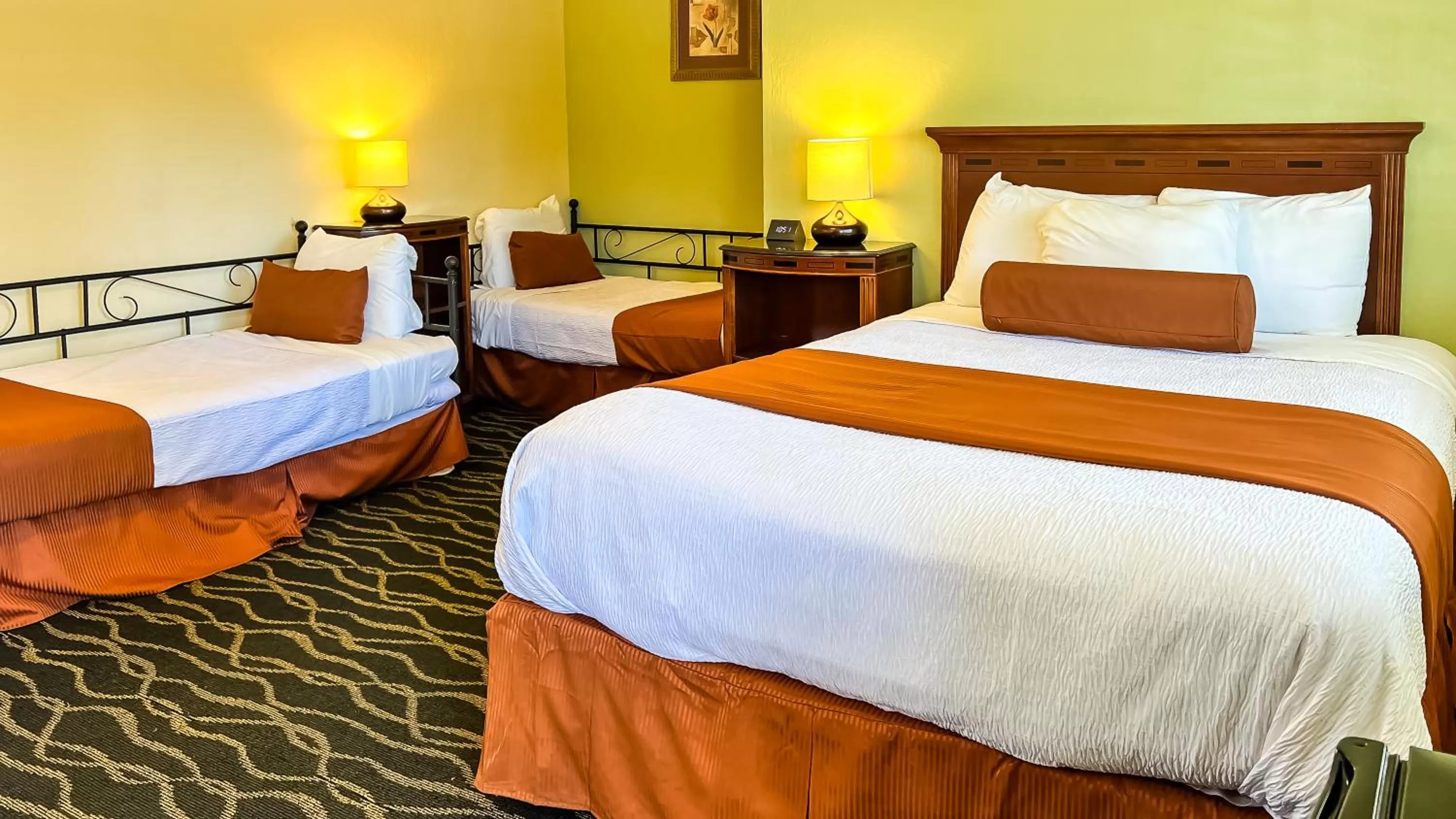 View (from property/room), Bed in The Old West Inn