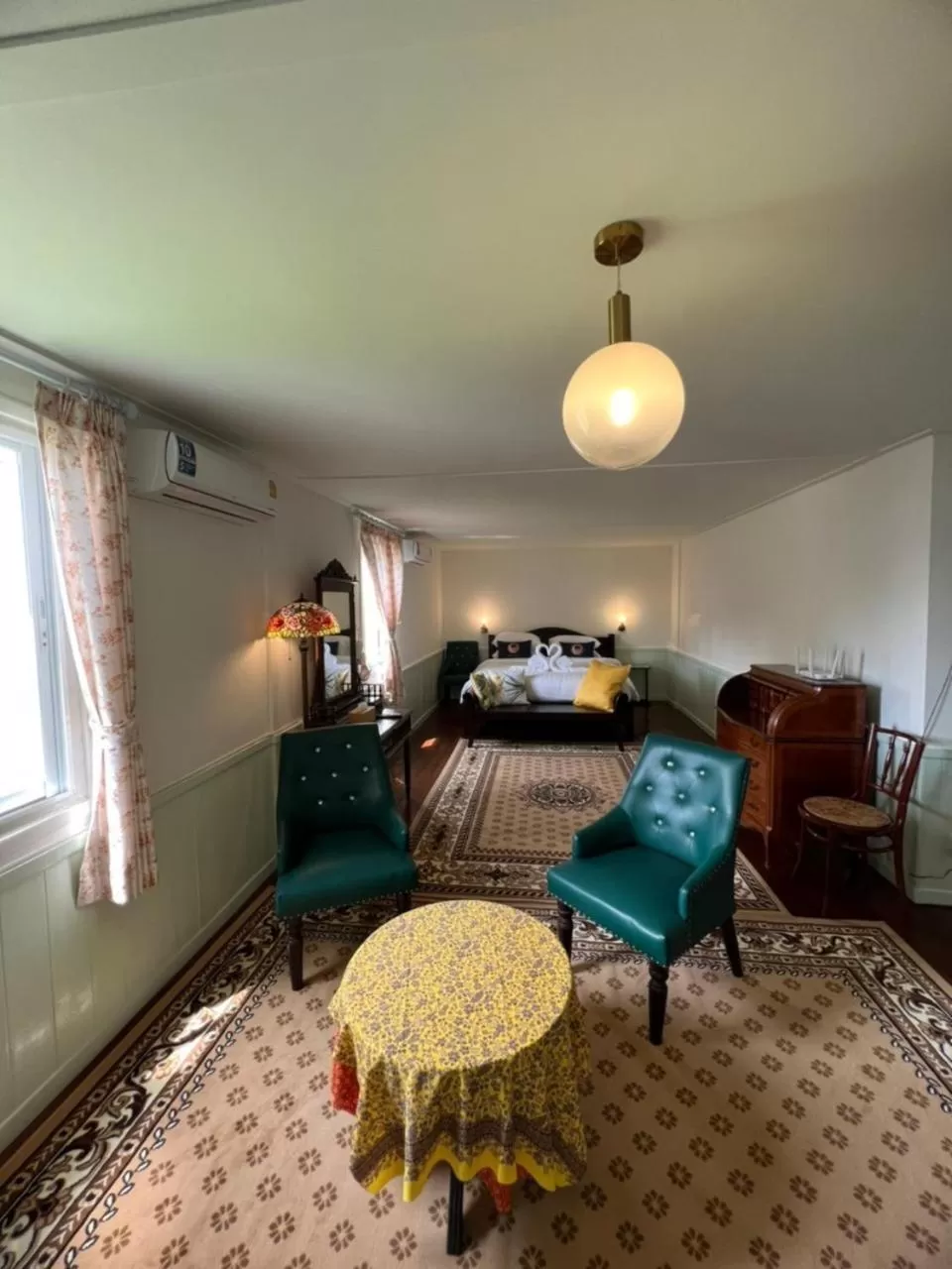 Photo of the whole room in RoomQuest Rim Praya Dinsor Road