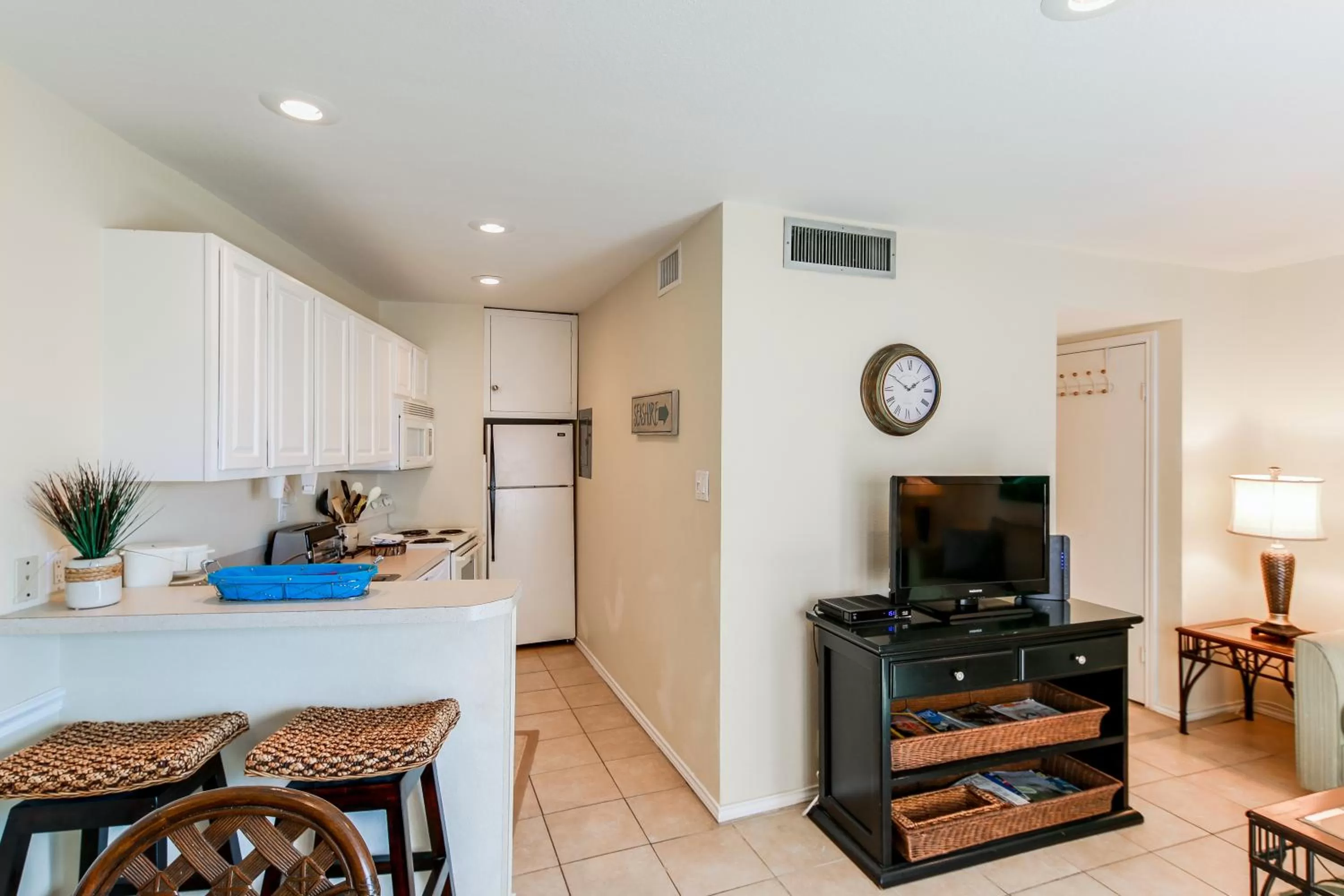 Kitchen/Kitchenette in La Internacional Condominiums #210
