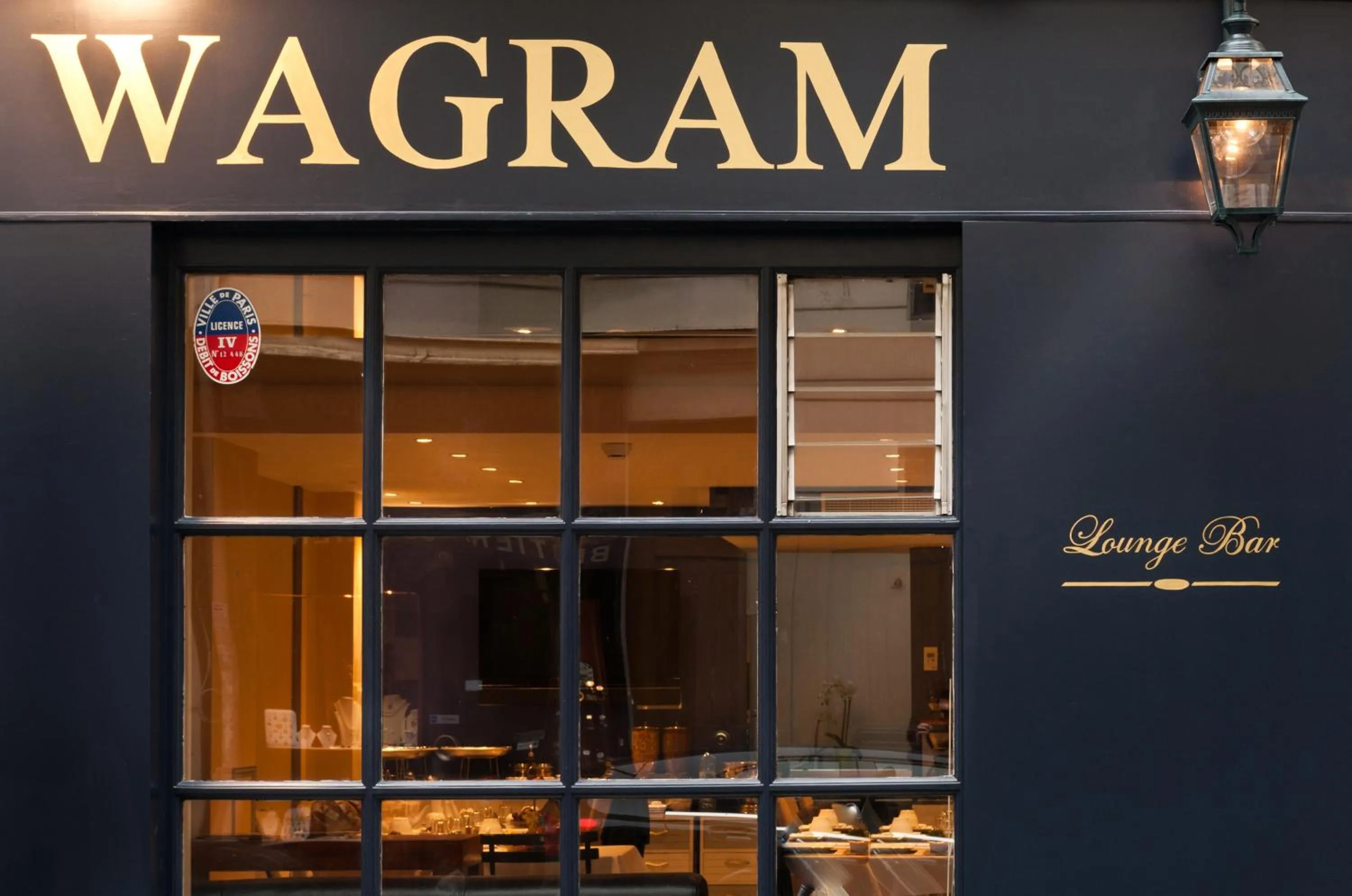 Facade/entrance in Hotel Monceau Wagram