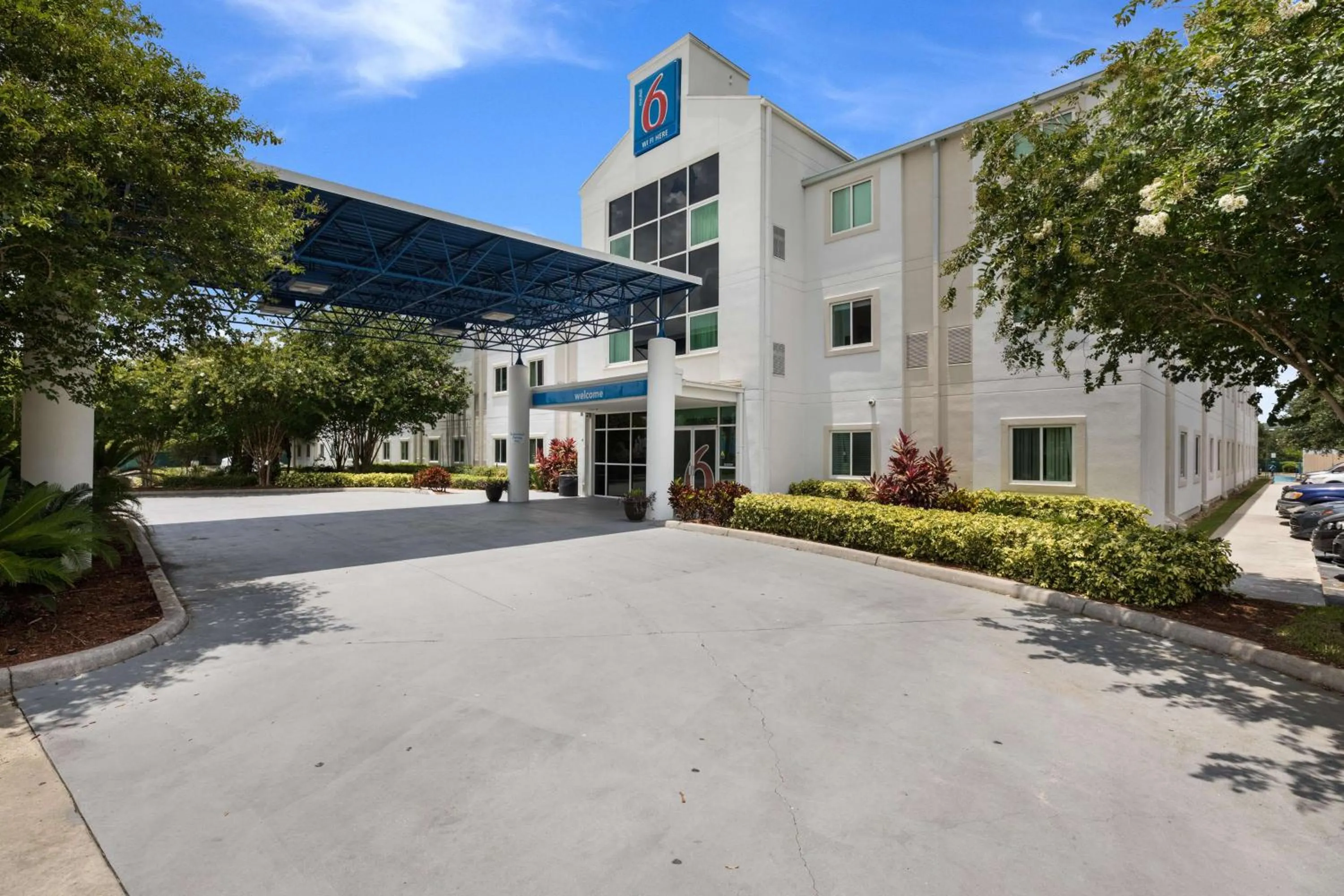 Property building in Motel 6-Orlando, FL - International Dr