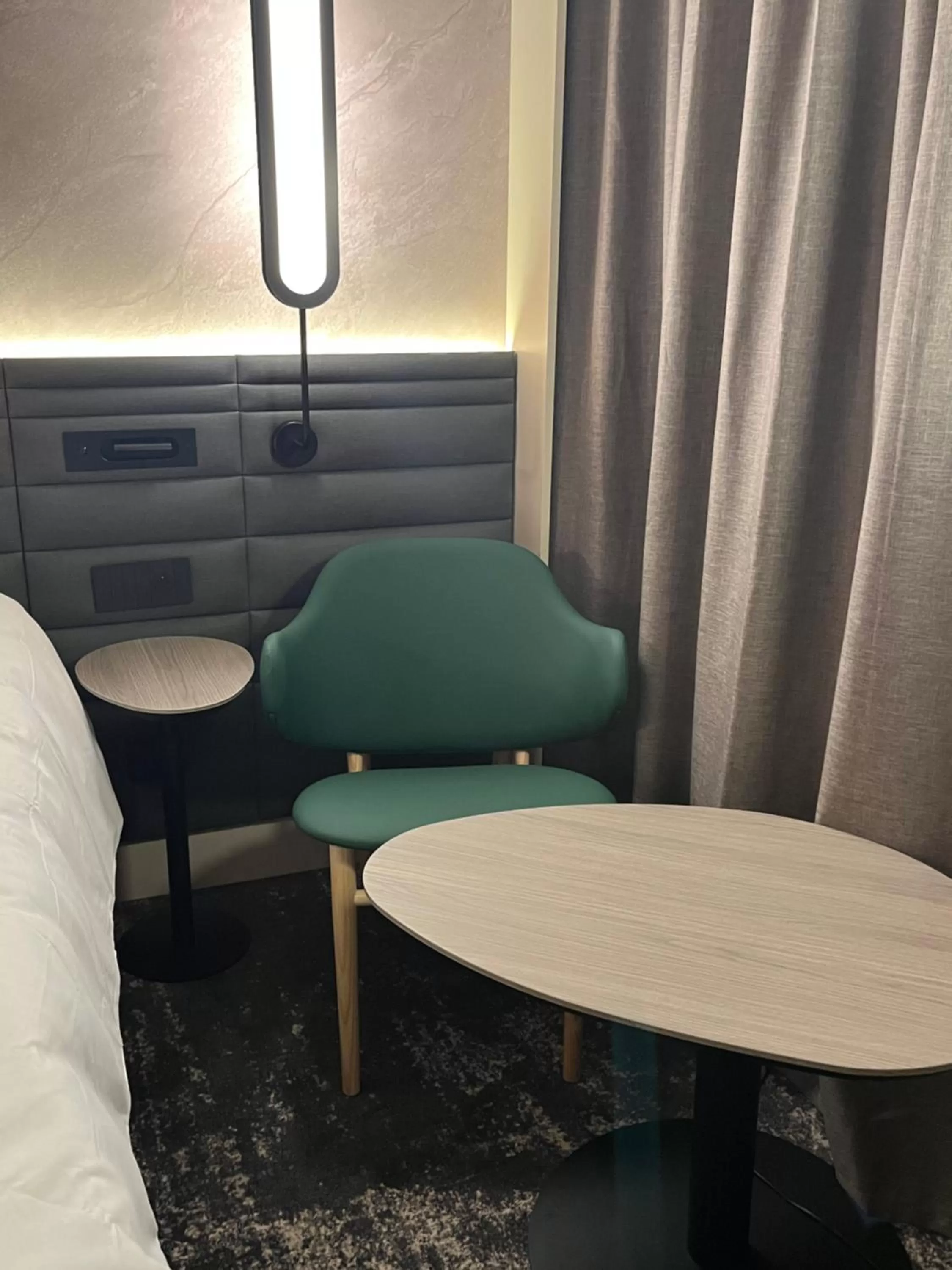 Living room, Bed in Novotel Angers Lac de Maine