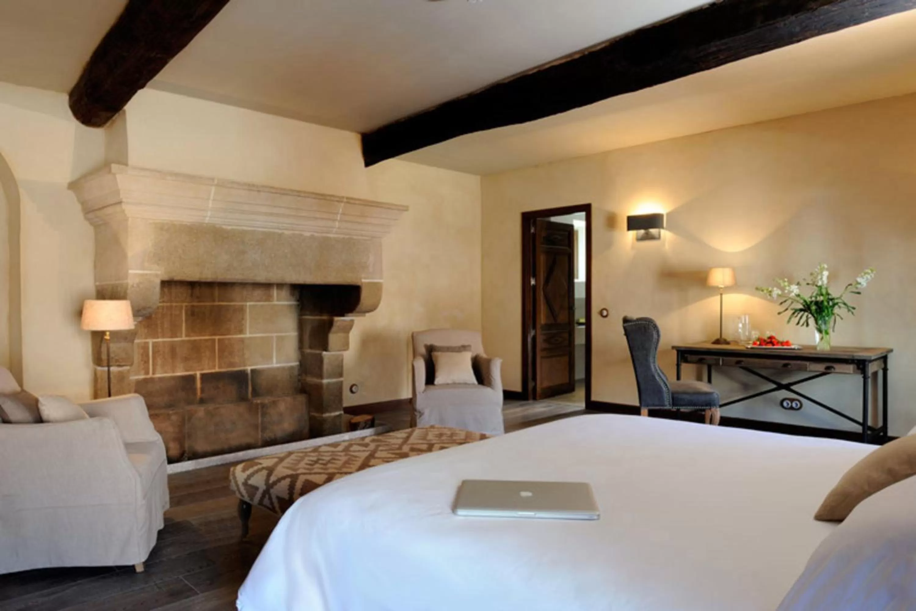 Bedroom, Bed in Palacio Carvajal Girón