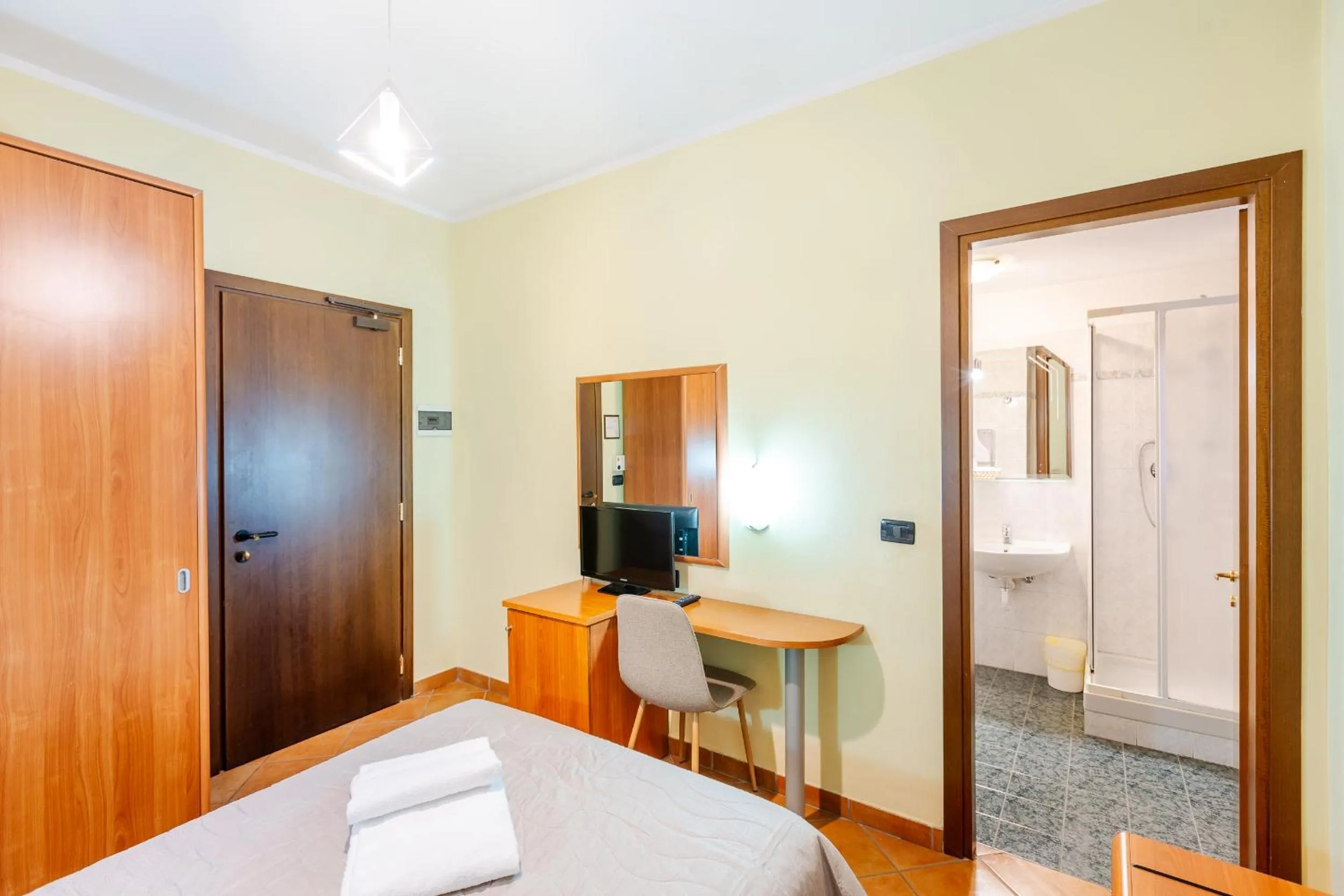 Photo of the whole room, Bed in Hotel Castello