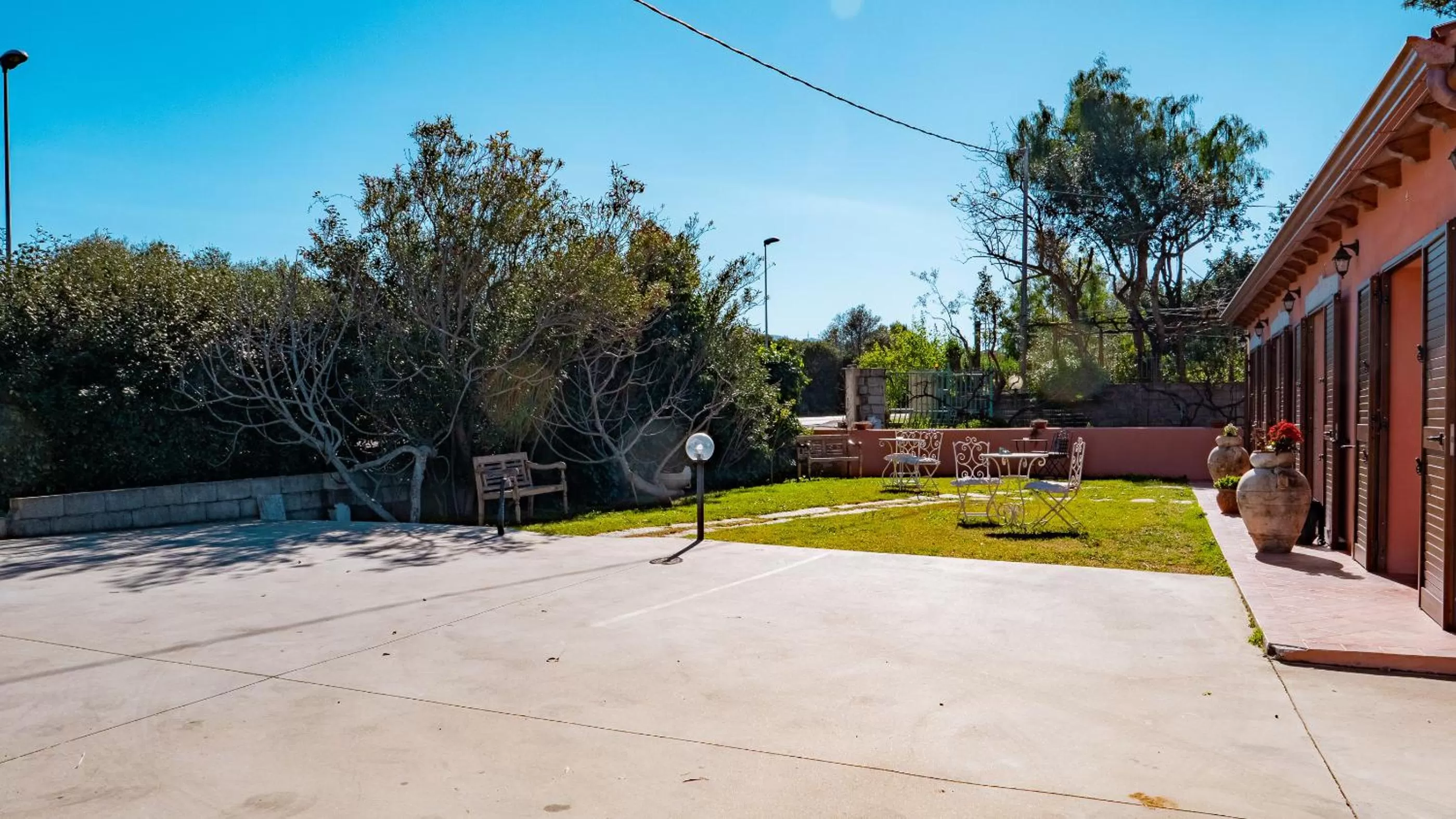 Property building in QUADRIFOGLIO Affittacamere